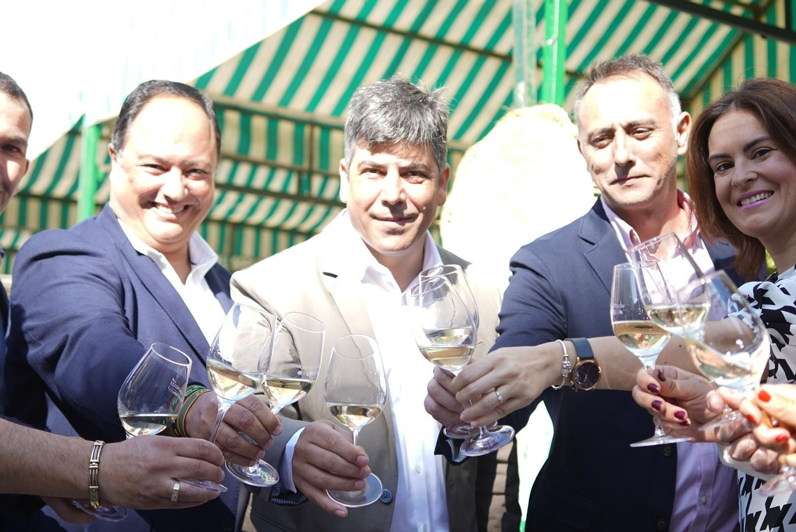 Representantes de la DO Montilla-Moriles, junto a concejales de la Diputación.