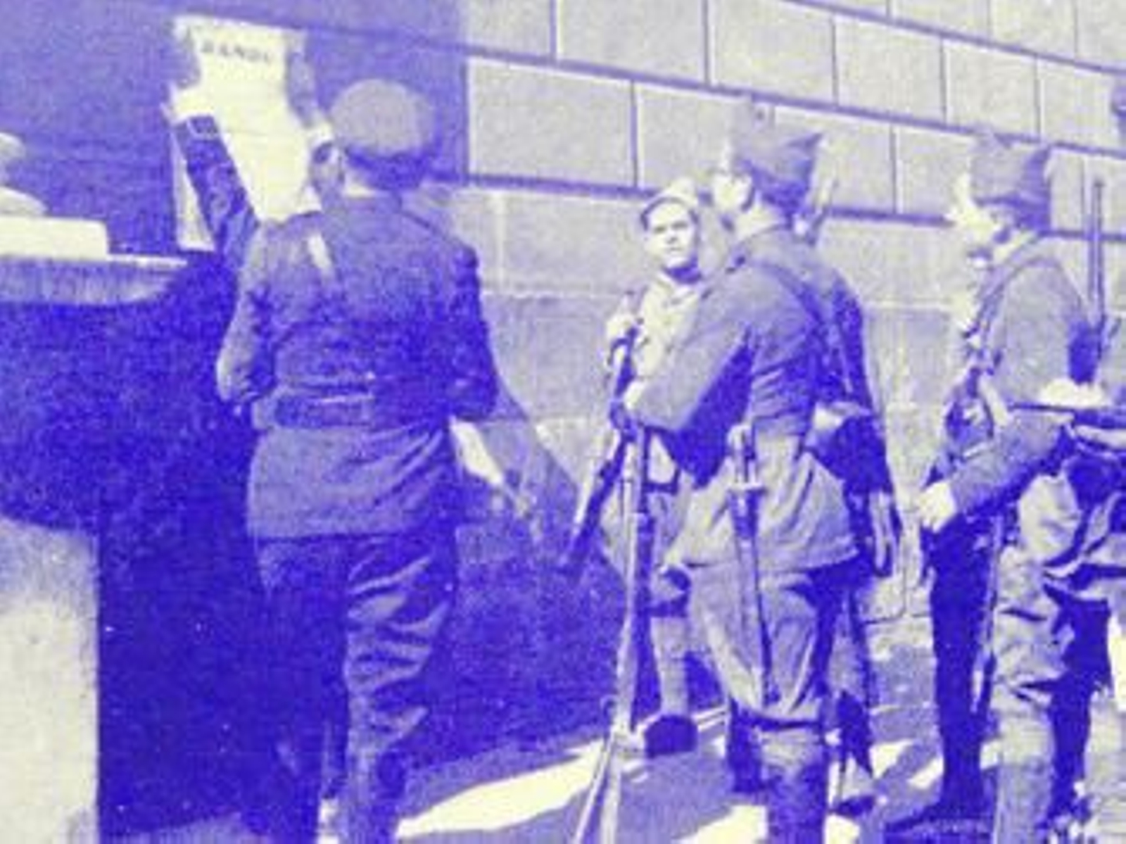 1934 Cataluña proclama el Estado Catalán; el Gobierno declara el estado de guerra