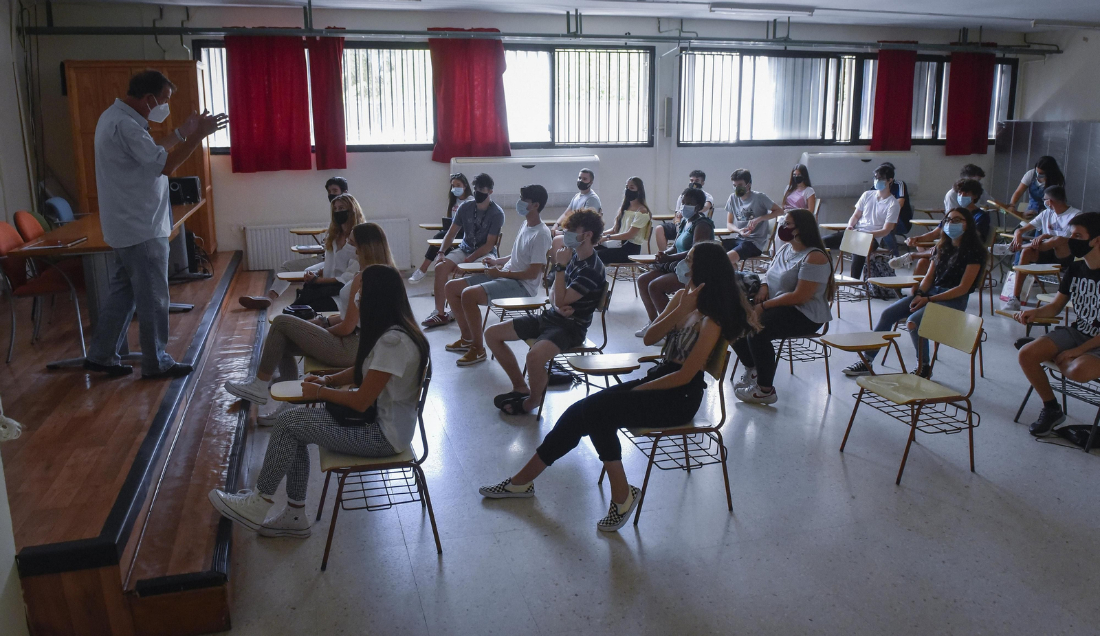 Un instituto de Sevilla en el que este curso se ha adaptado el salón de usos múltiples como aula.