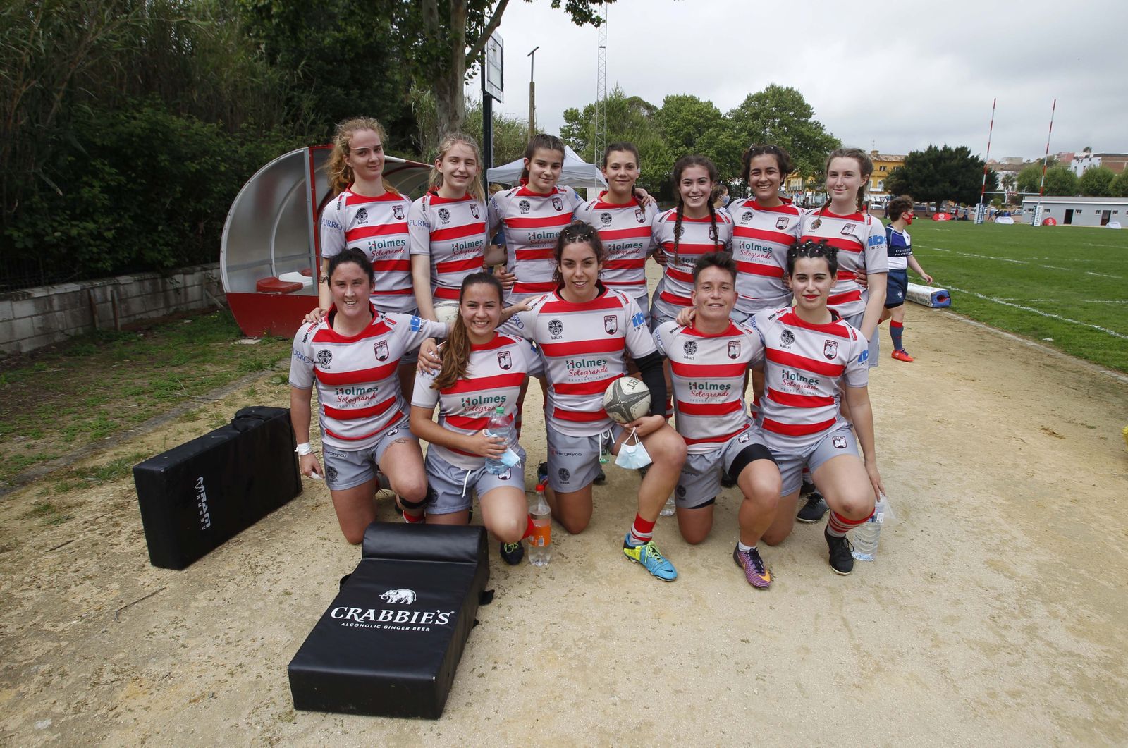 Las integrantes del equipo femenino del Club de Rugby El Estrecho