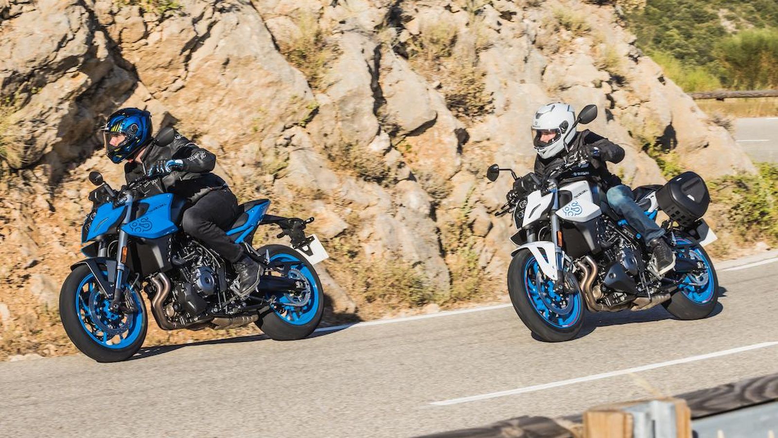 Con la GSX-8S Suzuki aspira a conquistar a todo tipo de pilotos, cualquiera que sea su edad y nivel de experiencia.