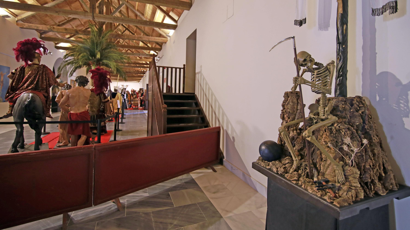 Imágenes de la magna exposición de las cofradías en Los Claustros