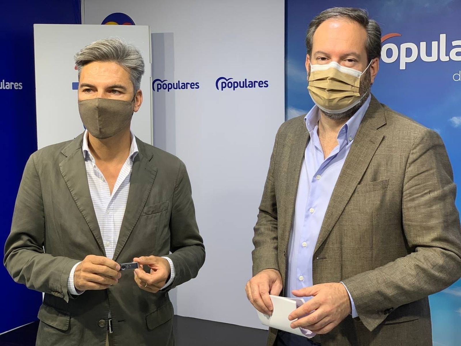 Andrés Lorite y Adolfo Molina, en la sede del PP en Córdoba.