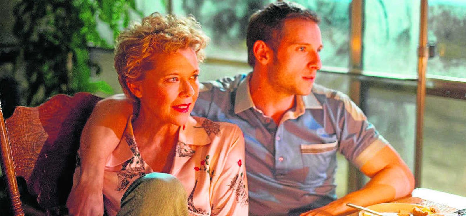 Annette Bening y Jamie Bell, en 'Las estrellas de cine no mueren en Liverpool'.
