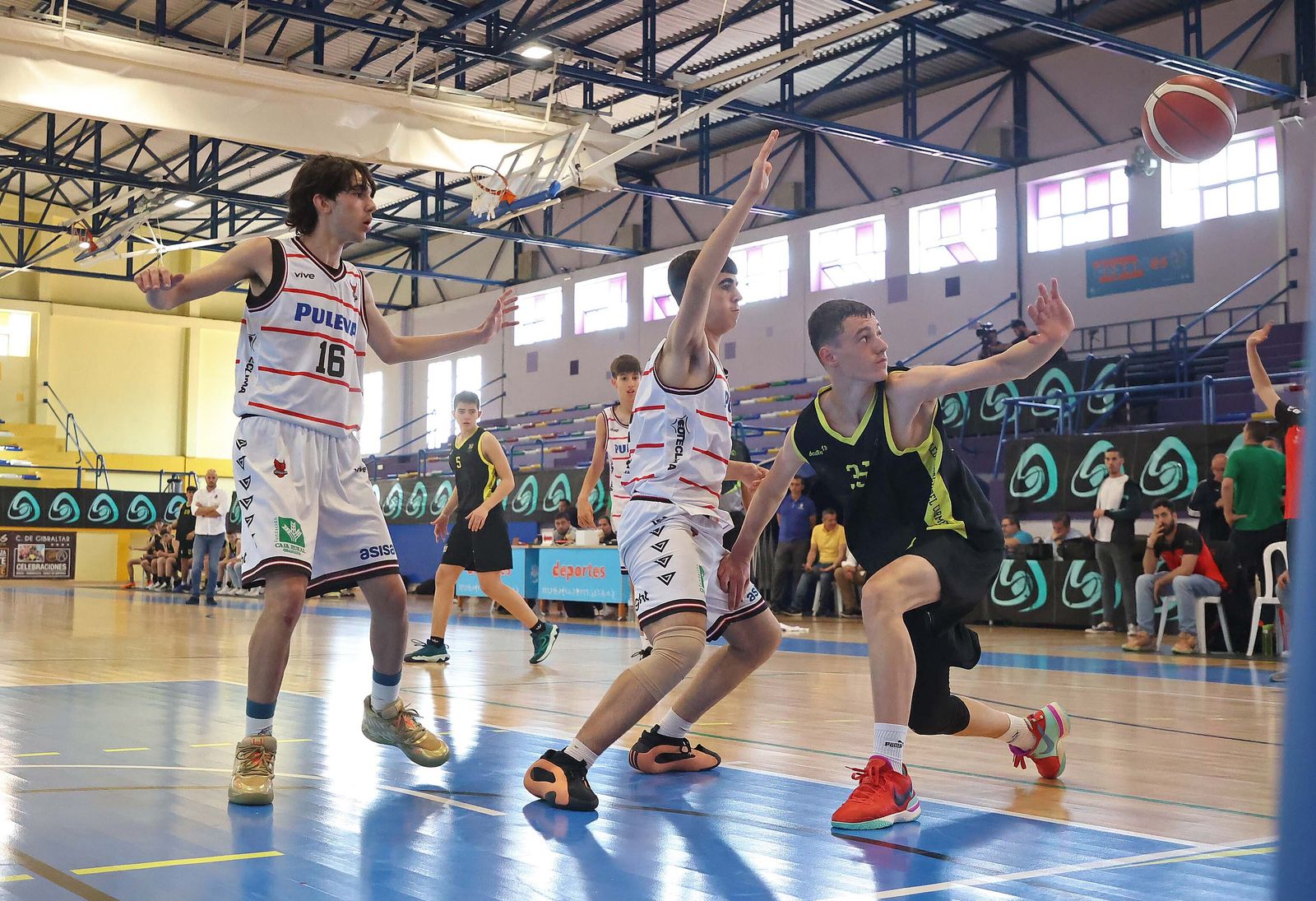 Imágenes de la jornada final del CADEBA infantil masculino de baloncesto en La Línea