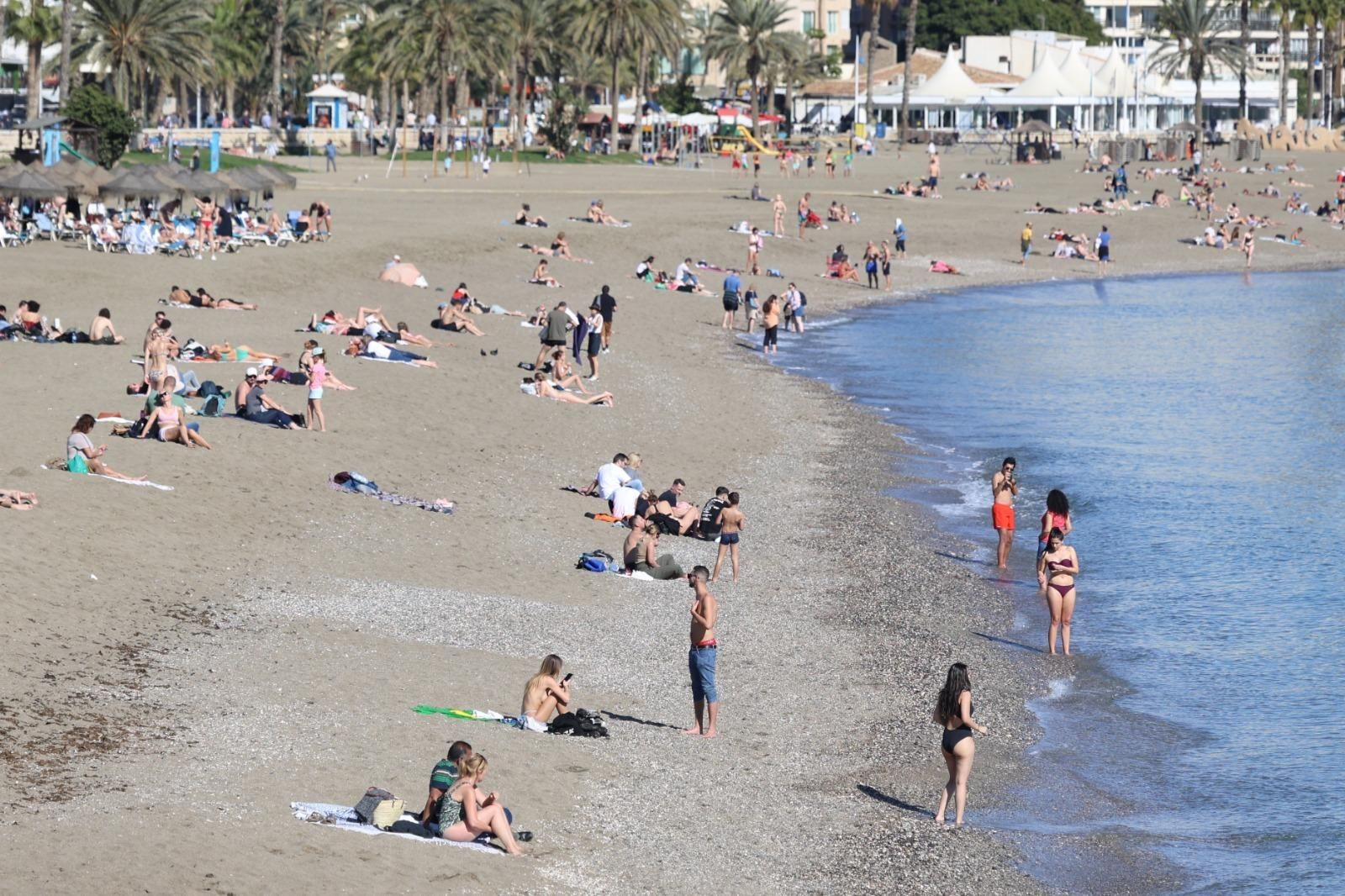 Enero y... día de playa en Málaga: la subida de las temperaturas deja estas imágenes Enero y... día de playa en Málaga: la subida de las temperaturas deja estas imágenes