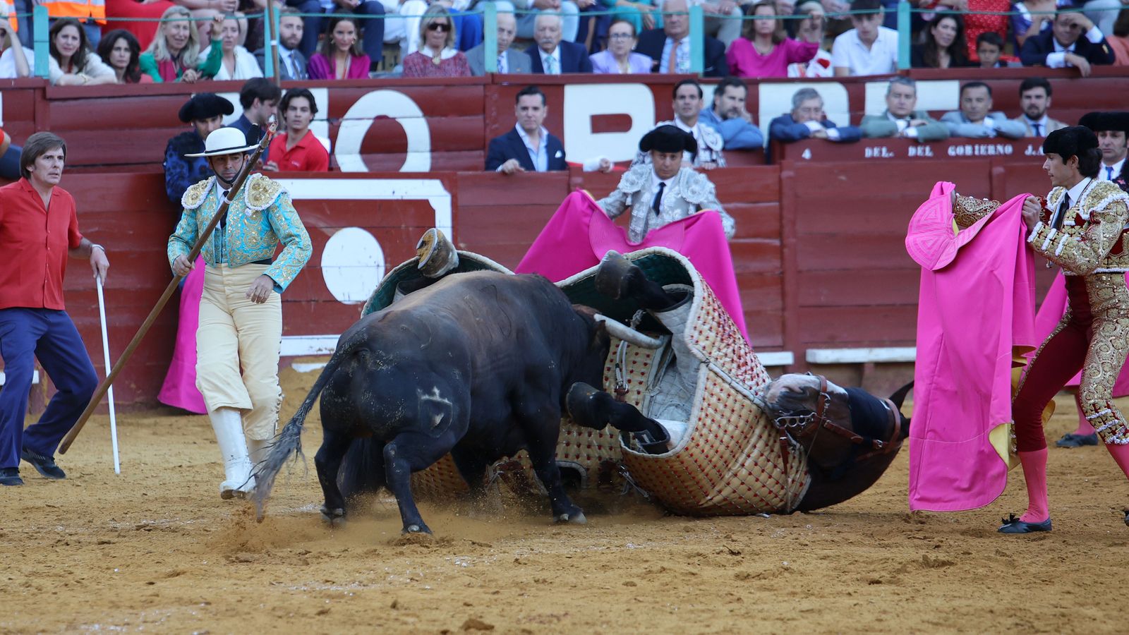 Última tarde de toros de la Feria de Jerez 2024 con Morante, Manzanares y Castella