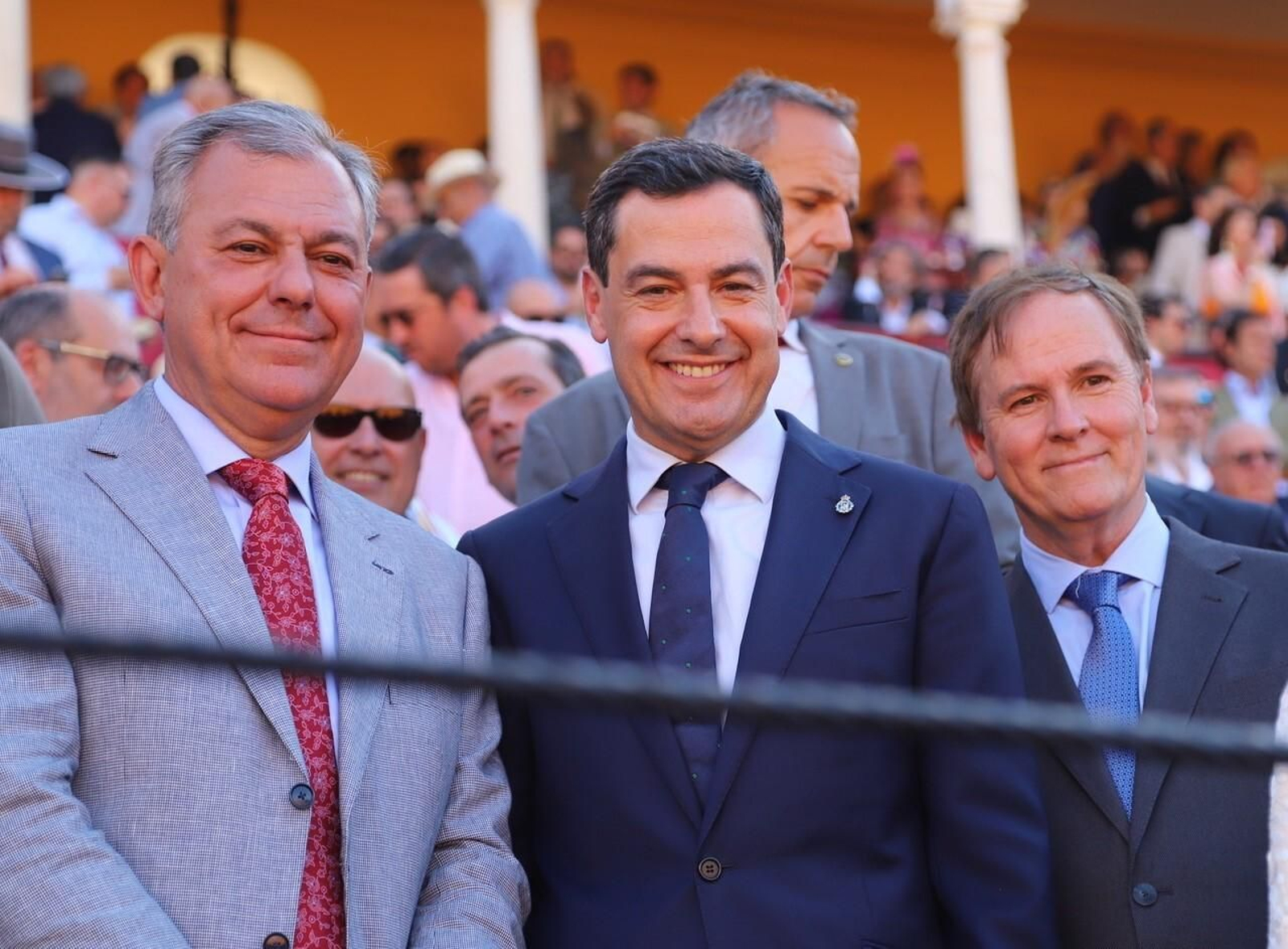Ambiente en la Puerta del Príncipe en la corrida de Morante, Talavante y Emilio de Justo
