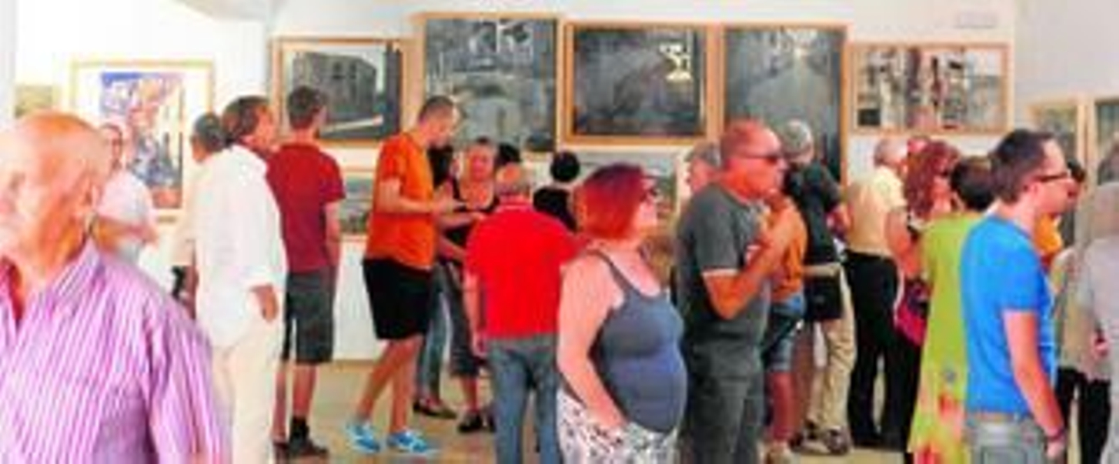 Numeroso público asistió ayer a la inauguración de la nueva Sala Multiusos Antiguas Escuelas, con las obras ganadoras de las anteriores catorce ediciones del certamen pictórico.