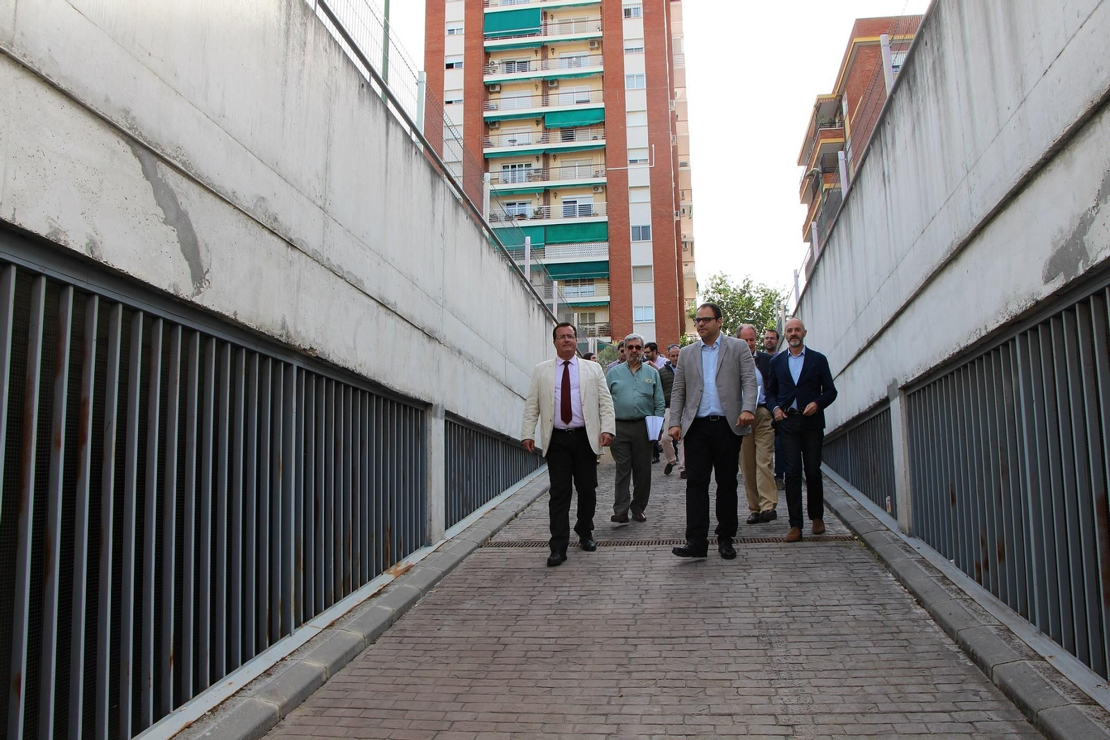 El delegado Juan Carlos Cabrera visita la obra.