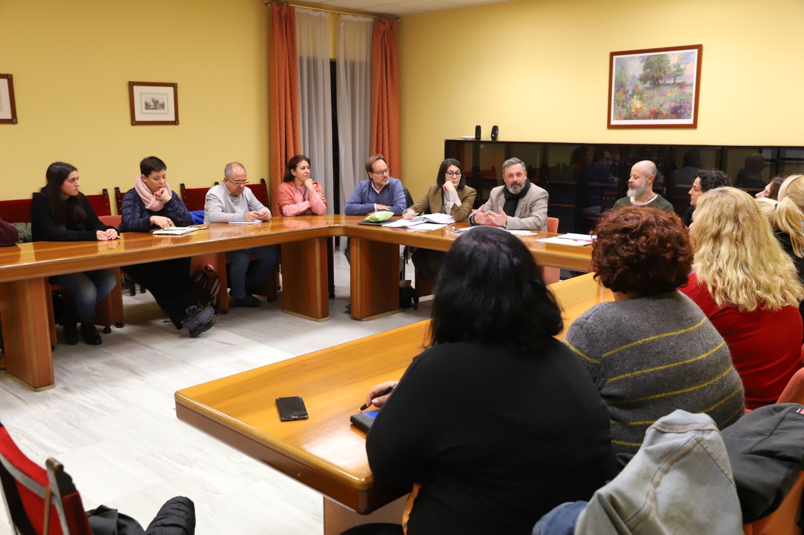 Un instante de la reunión celebrada en el Ayuntamiento