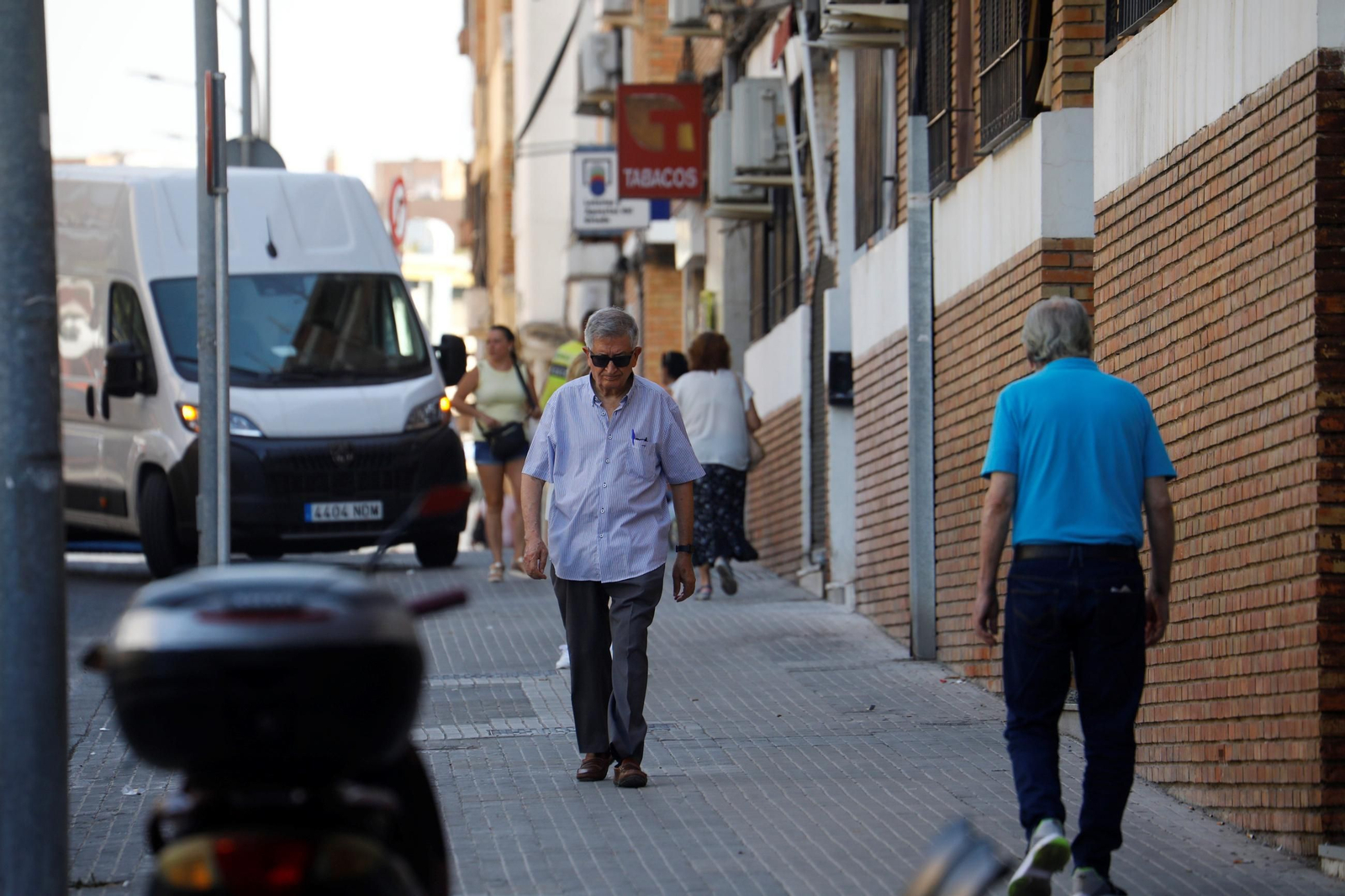 Un paseo por el barrio de Fátima una mañana de verano en Córdoba, en imágenes