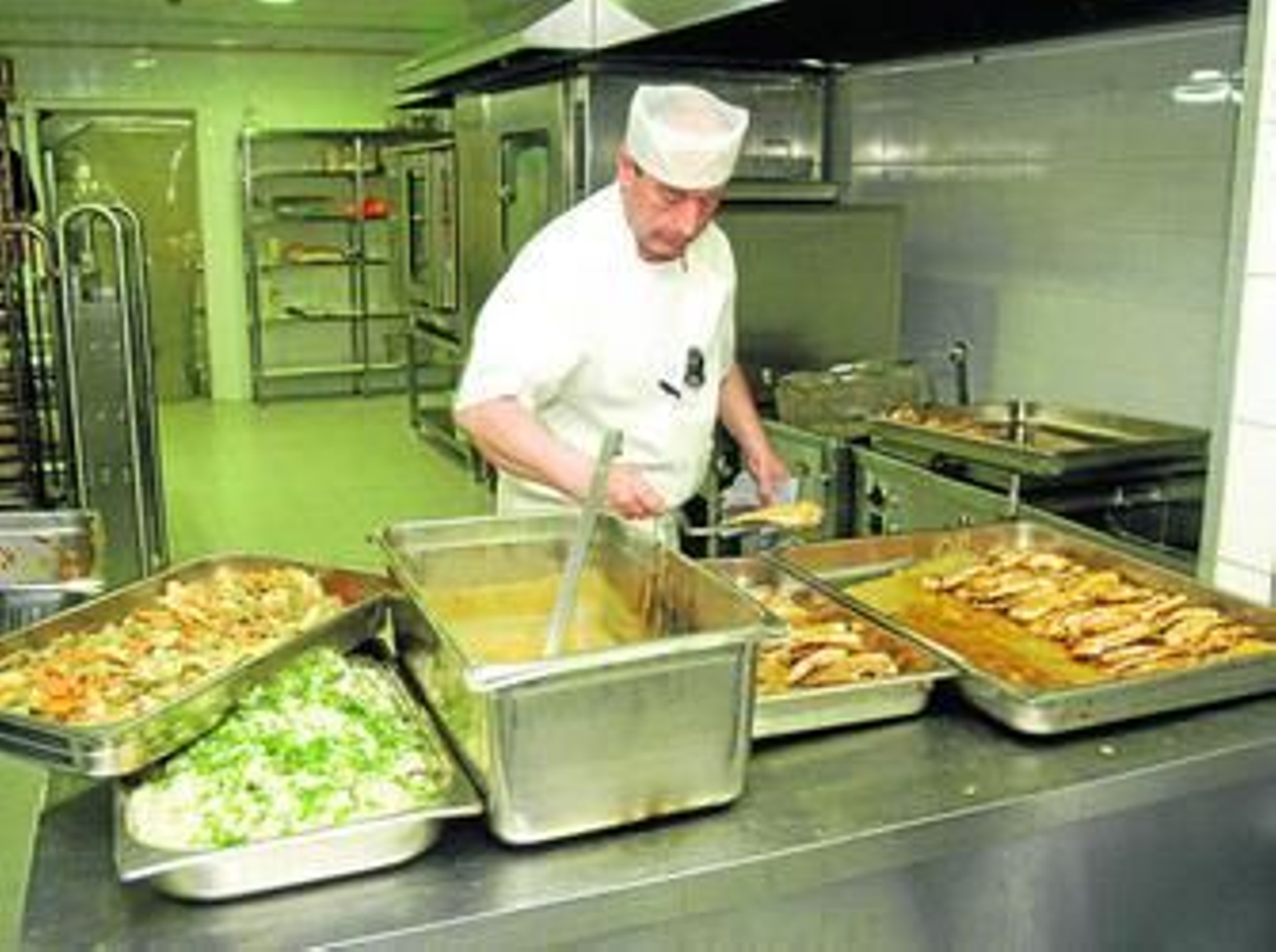 El hospital prepara cada día más de un millar de menús.