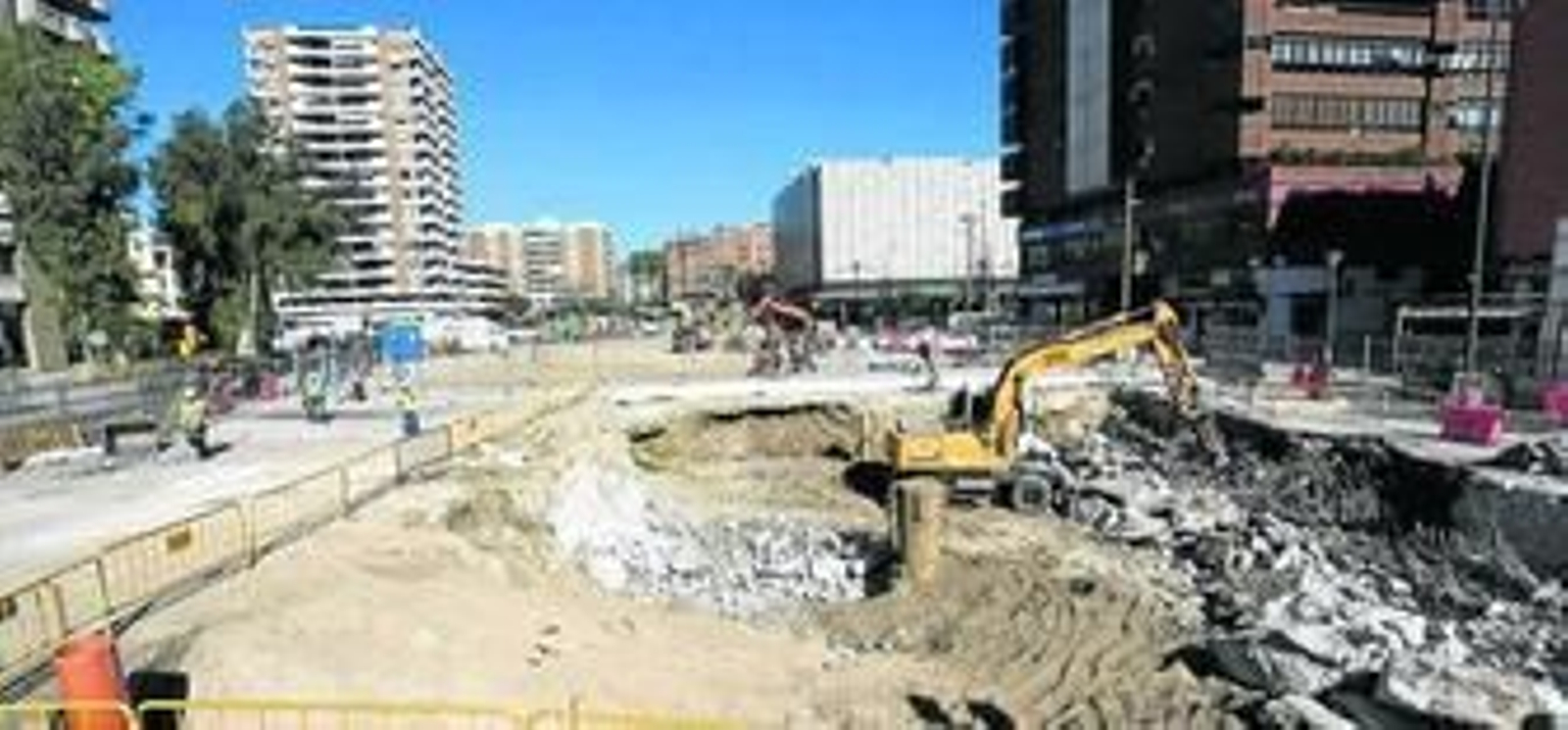 Las máquinas trabajan en Albert Camus para acelerar la reposición de la zona en superficie.