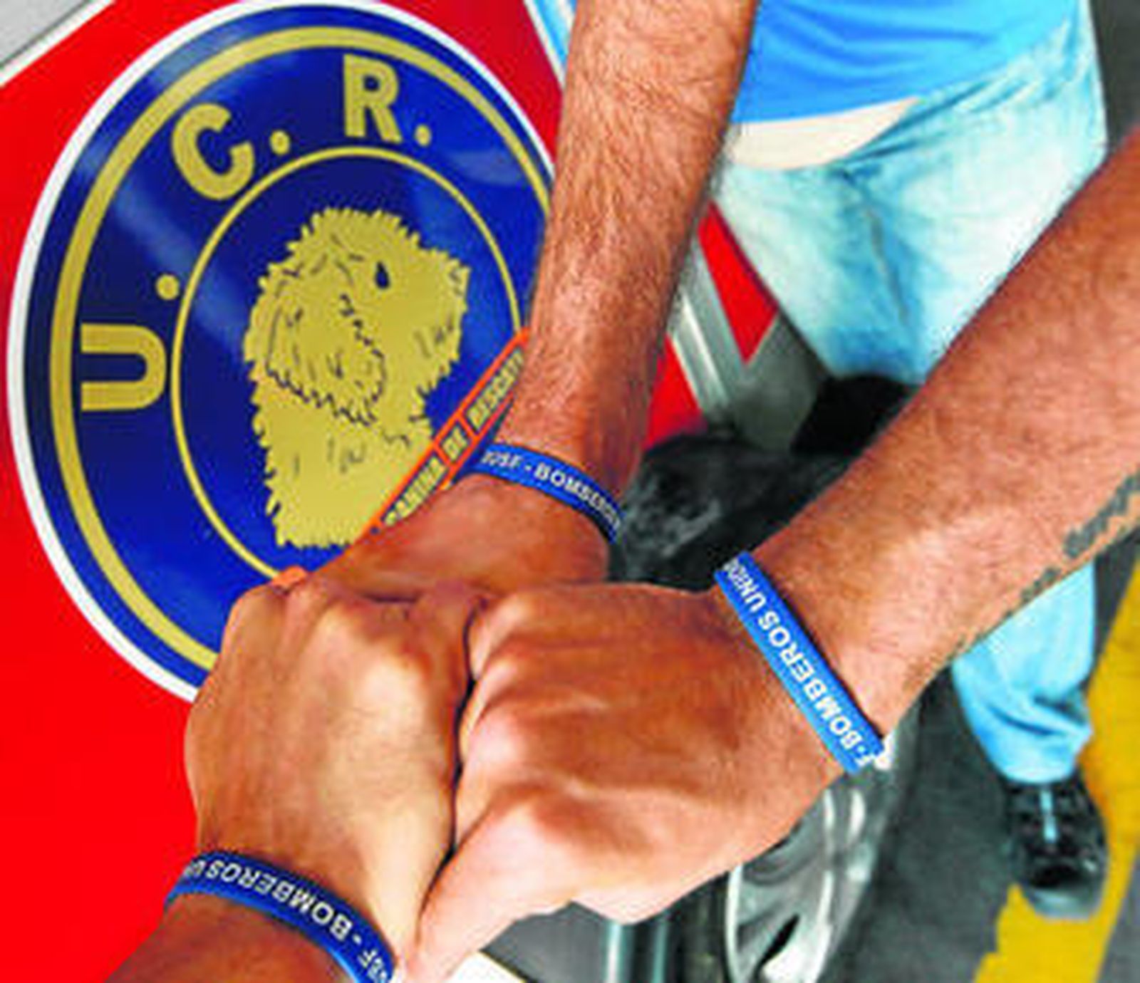 Bomberos de la Unidad Canina de Rescate de Huelva.