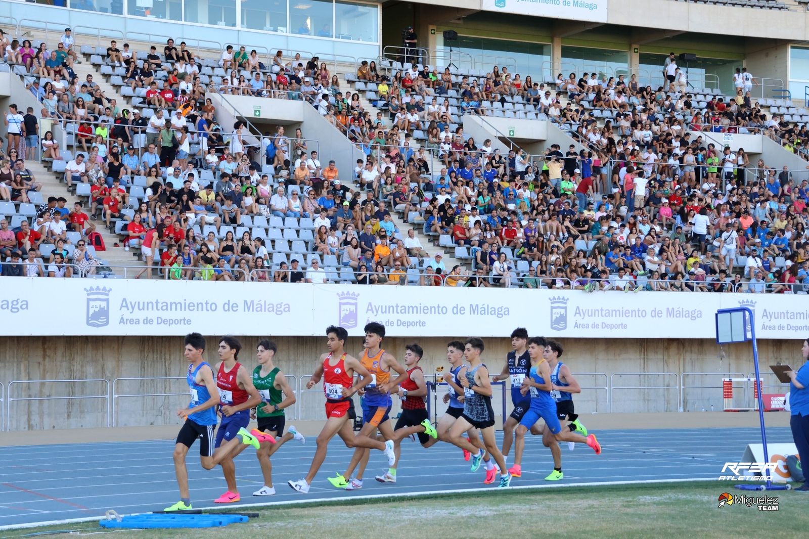 Alejandro Nuñez y el 4x100 del Nerja, campeones de España sub 18 en Málaga