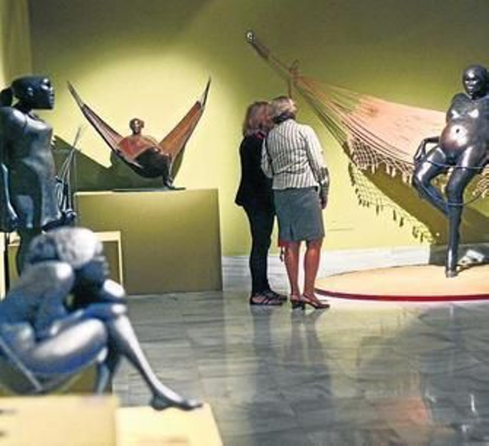 Esculturas de Cornelis Zitman en su sala de la Casa de Iberoamérica.