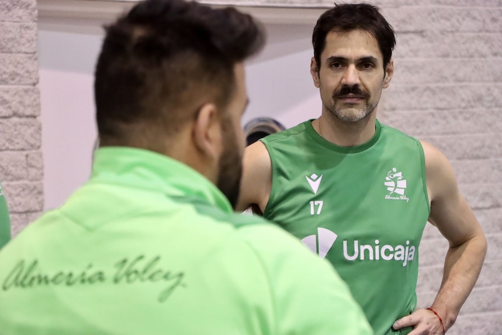 Pablo Ruiz y el colocador Paulo Renán Bertassoni durante una sesión de entrenamiento de la presente semana.