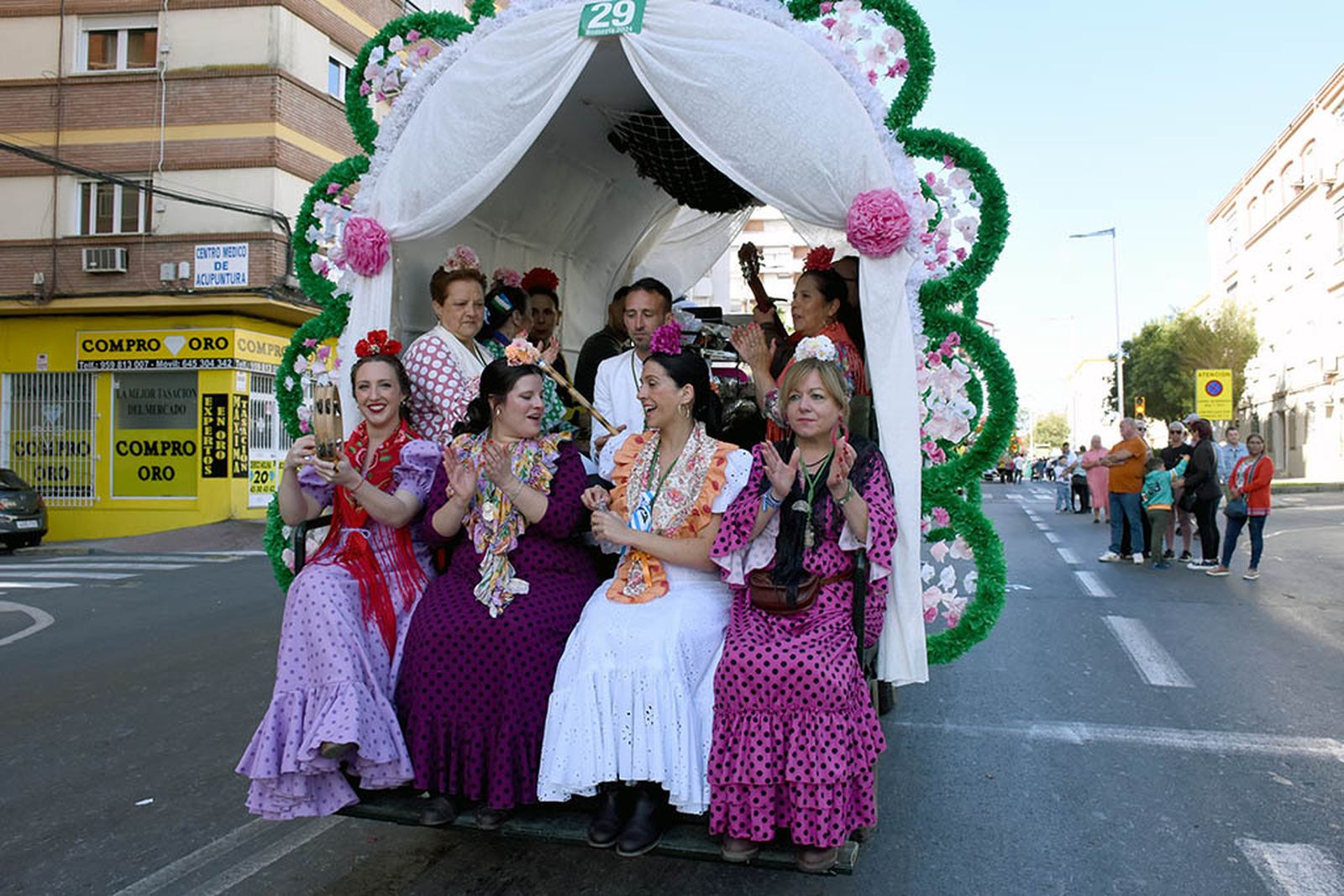 Imágenes de los carros de la Hermandad del Rocío de Huelva