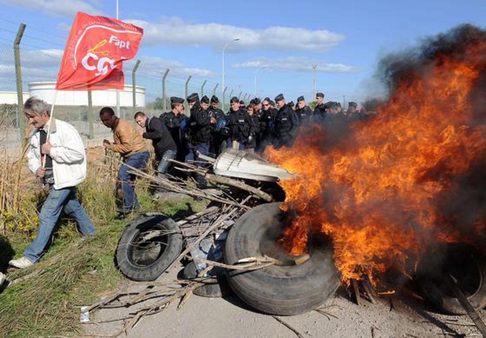 Los franceses se echan a la calle para que Sarkozy no eleve la edad de jubilación.

Foto: AFP