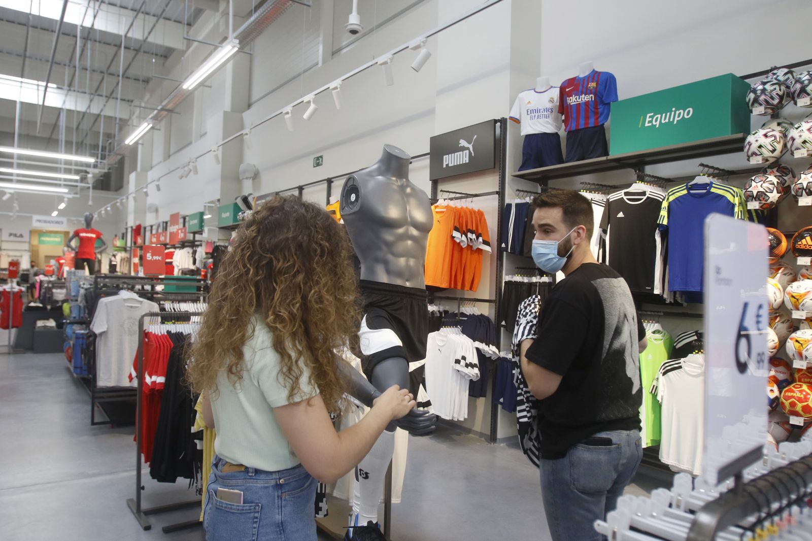 La apertura del parque comercial Los Patios de Azahara en Córdoba, en fofografías