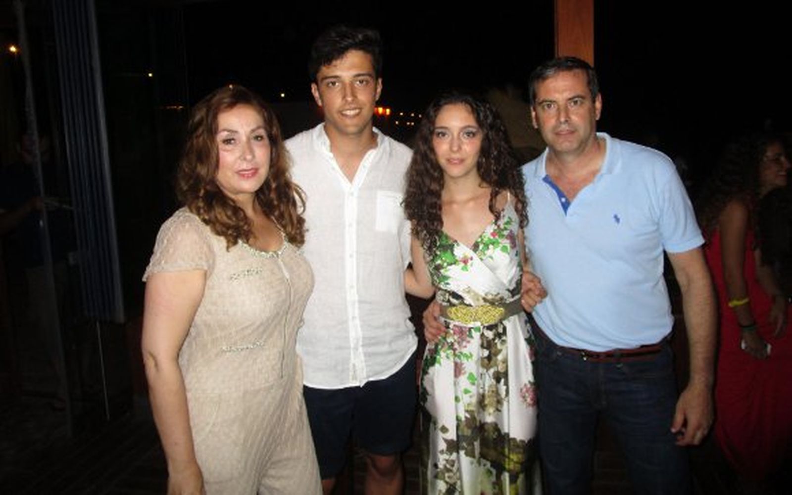 Blanca Castro y Pepe Peinado con sus padres María José Pérez Mateos y Pepe Peinado.

Foto: Ignacio Casas de Ciria