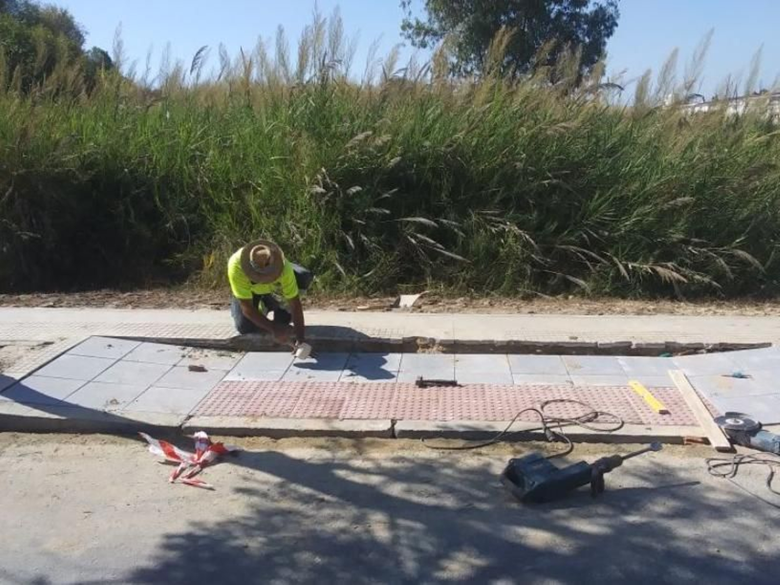 Paso rebajado en una acera