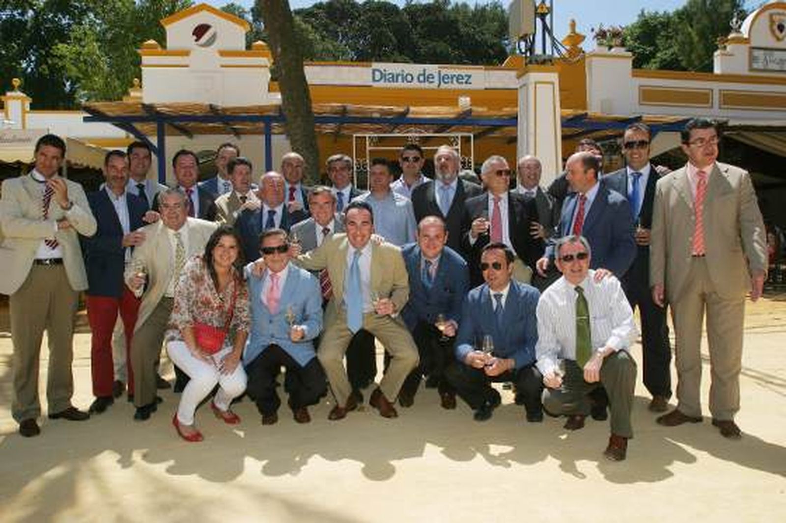 Reunión de directivos de concesionarios un año más en la caseta del Diario. En la foto representantes de Nissan, Cadimar, Audi, Ford, Seat, Renault, Mitsubishi y Opel, entre otros.

Foto: Vanesa Lobo