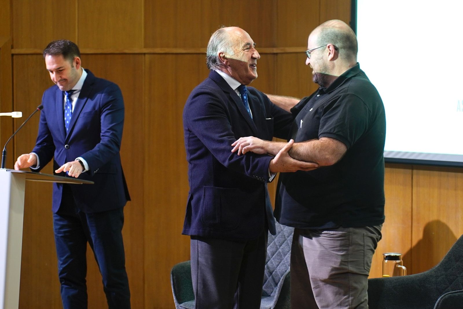 Fotos de la entrega del reconocimiento a Asier Unciti