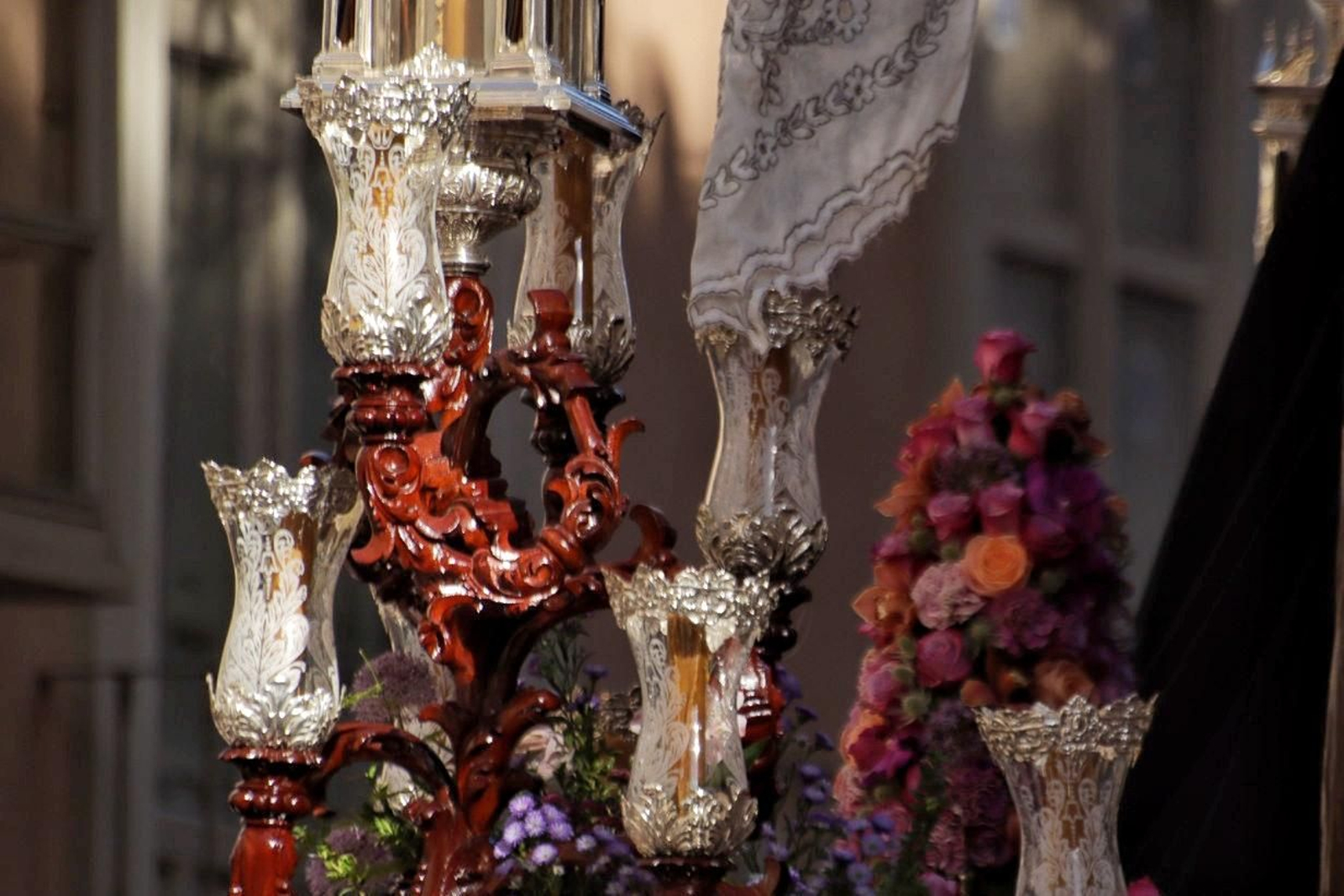 Santa Cruz en el Jueves Santo de Málaga, en imágenes