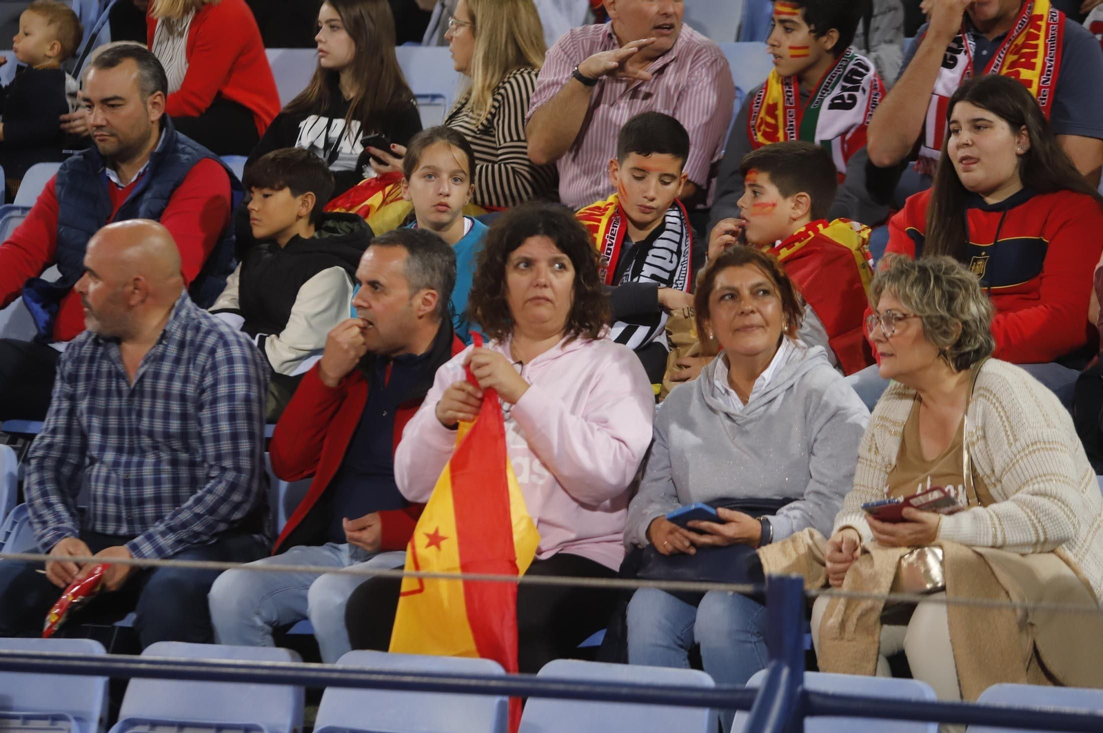 Gran ambiente para ver la selección española sub-21 en Huelva