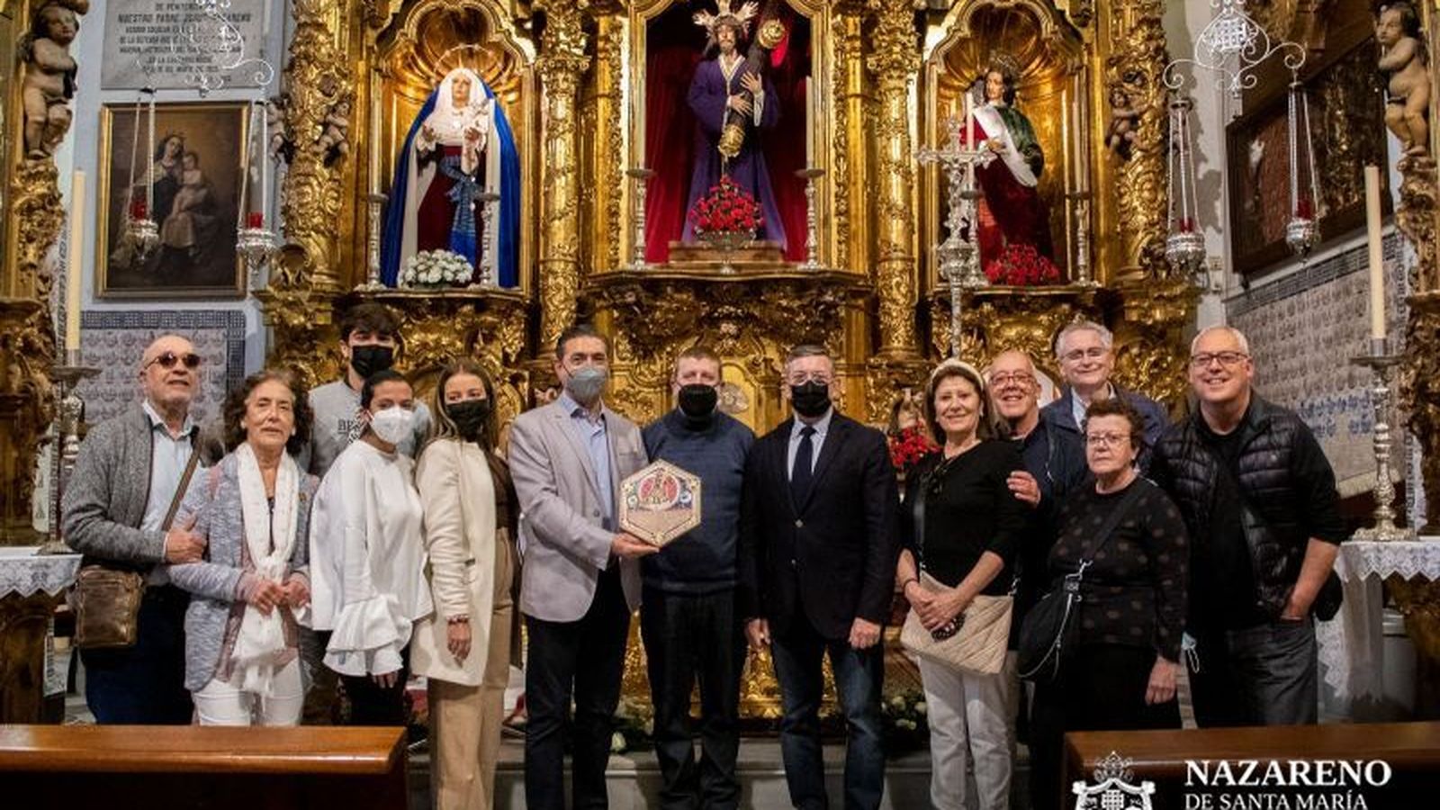 Entrega del exvoto a la cofradía del Nazareno.