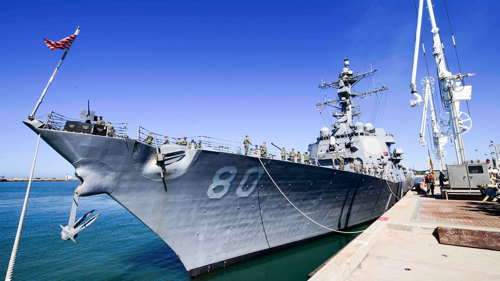 El destructor USS Roosevelt, en la Base Naval de Rota