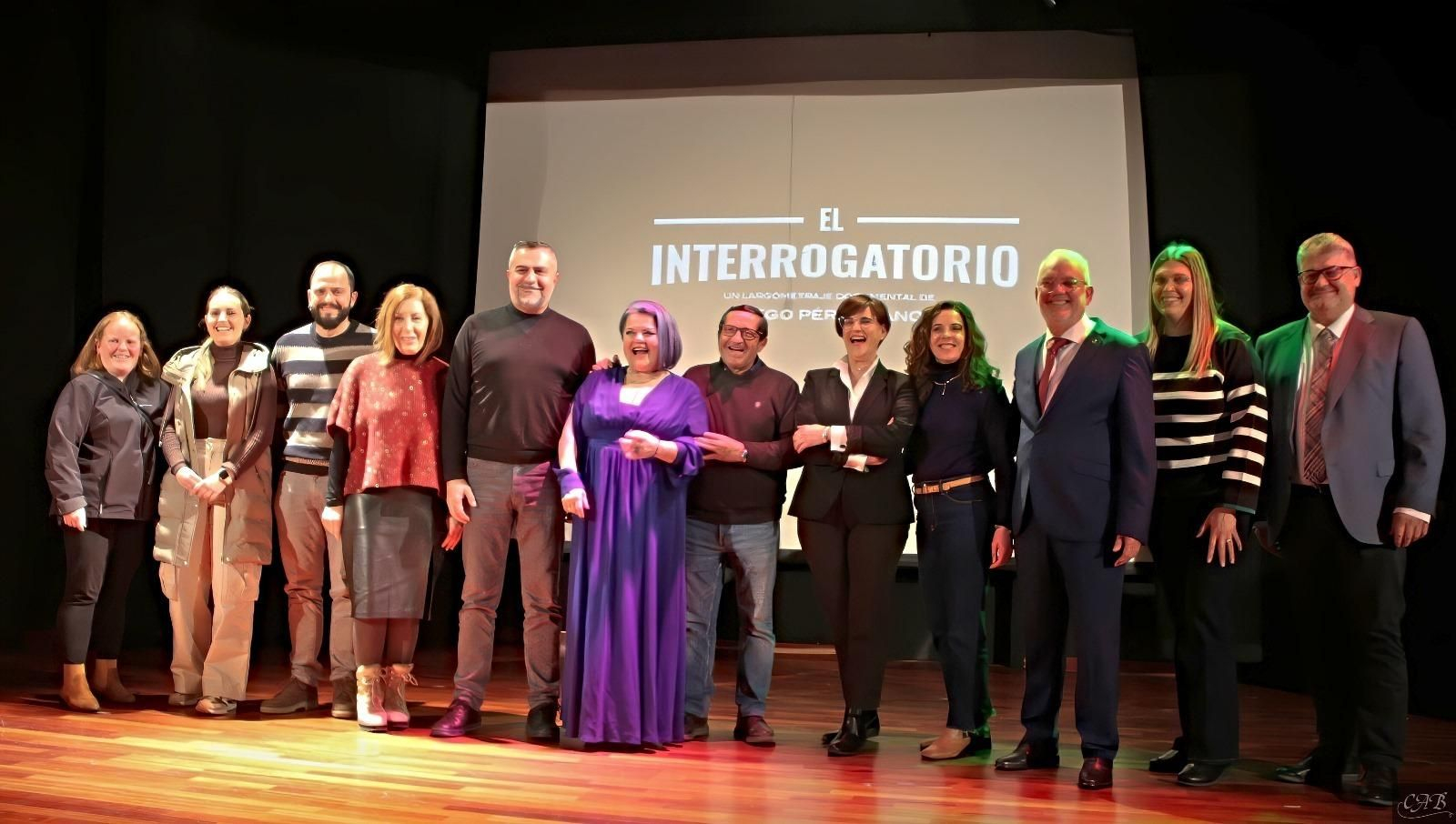 Representantes del PSOE y PP, entre los que estaban el alcalde Manolo Martínez Domene y Celia Granados del PP asistieron a la proyección.