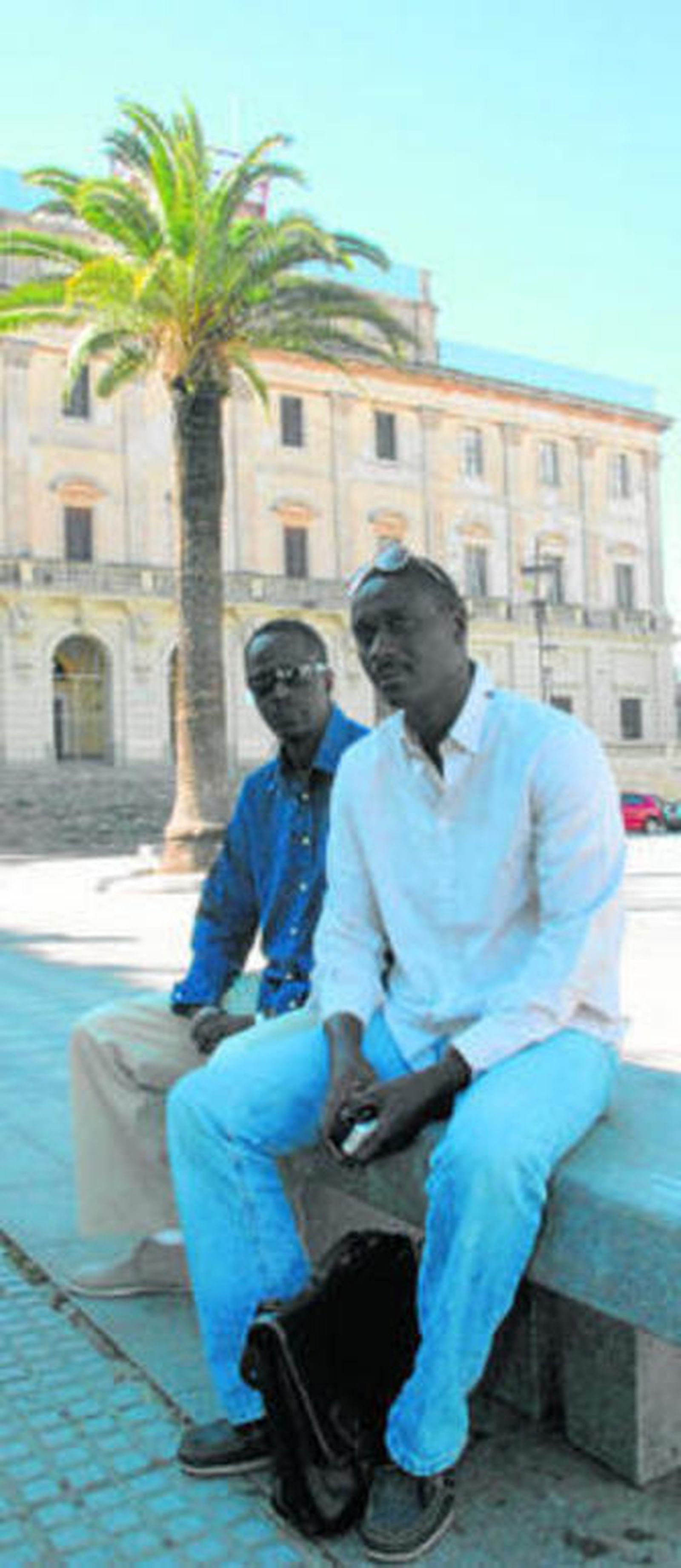 Che Sarr y Djibril Güeye, presidente y secretario de la asociación.