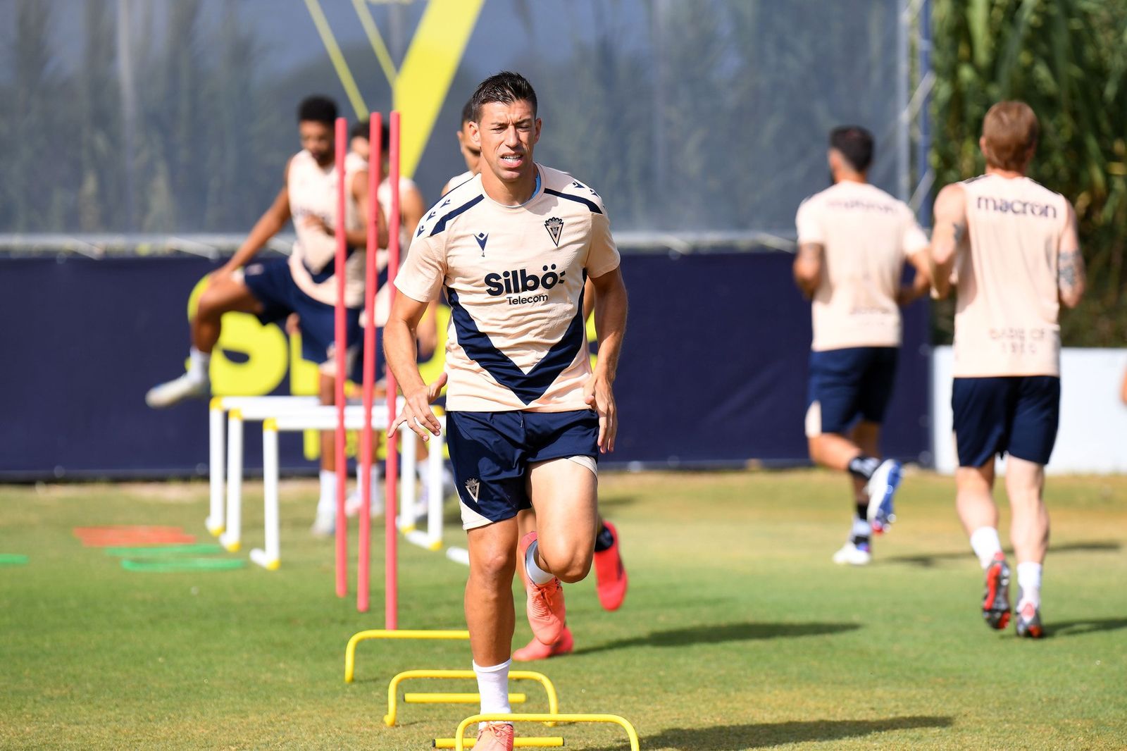 Rubén Alcaraz encabeza un ejercicio en una sesión preparatoria de esta última semana.