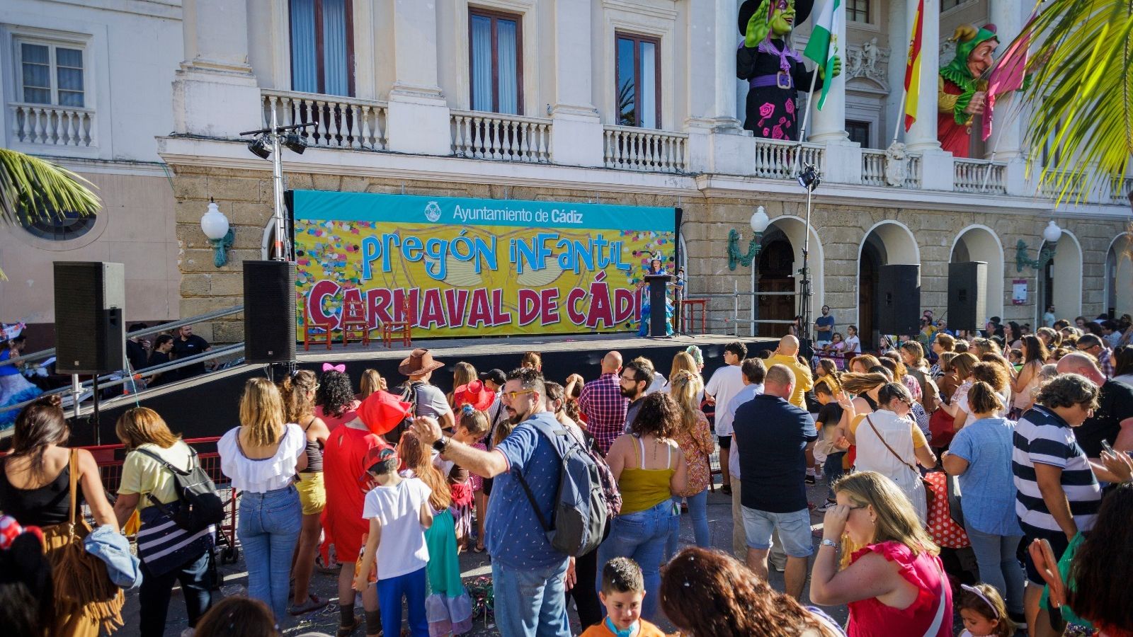 Ambiente en San Juan de Dios esperando el pregón.