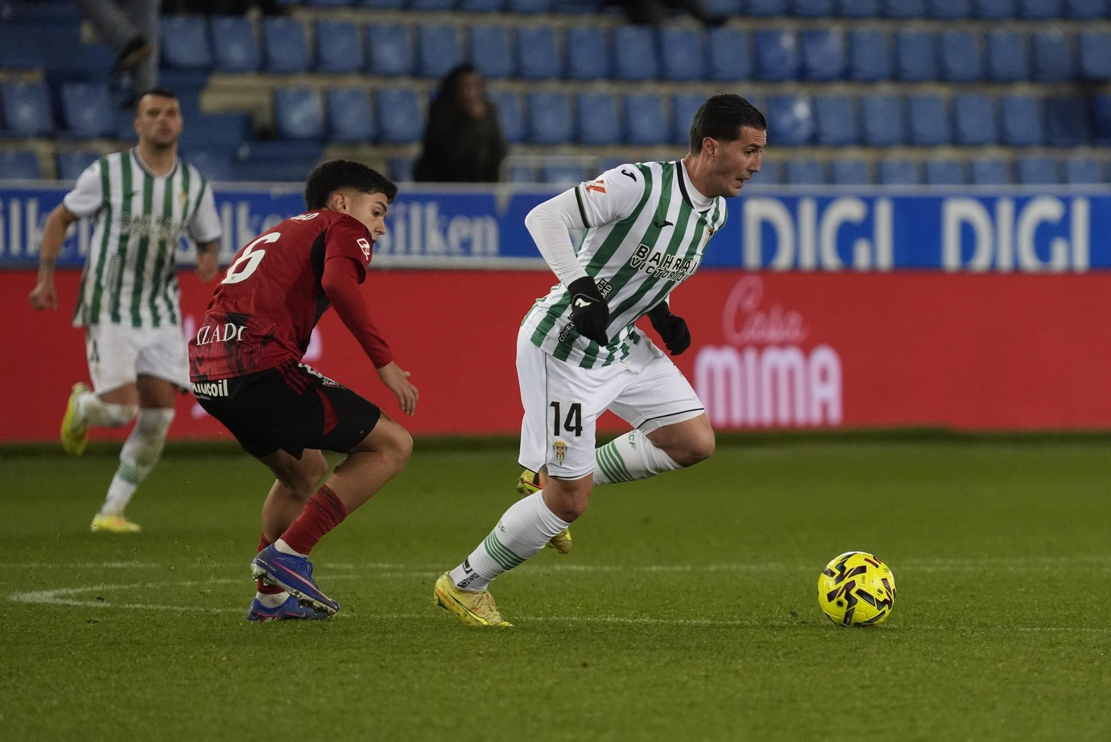 Sergi Guardiola se marcha de Thiago Helguera.