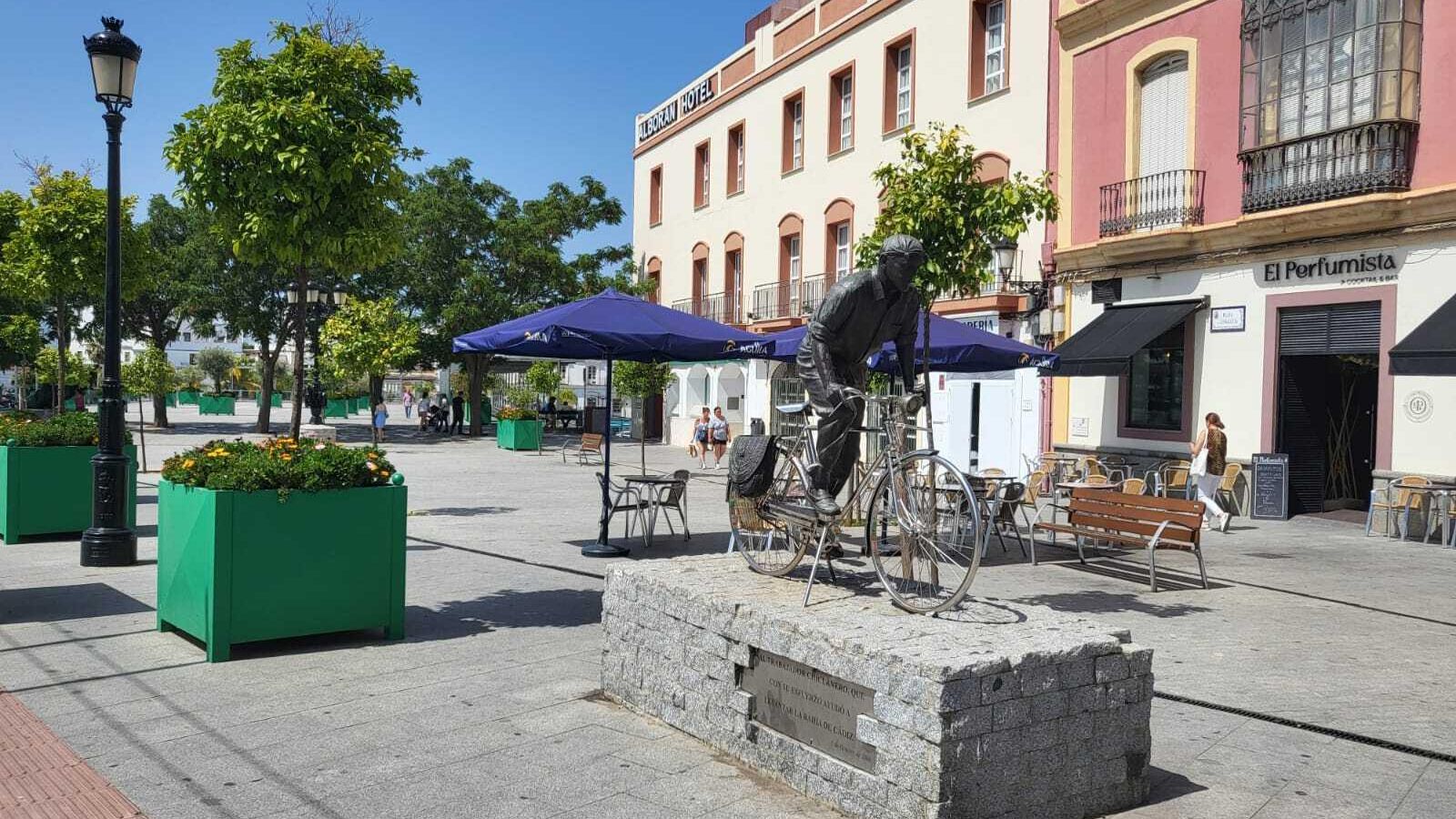 Monumento a los trabajadores chiclaneros de la bicicleta.