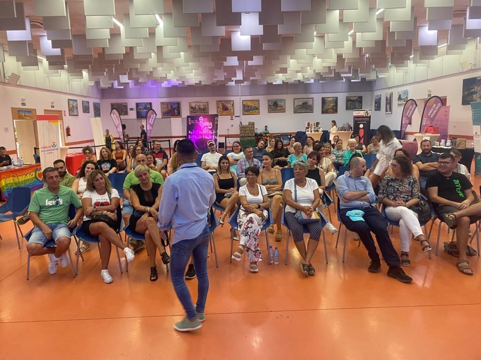 Expoerótica atrae cada año a alrededor de 1.000 personas.