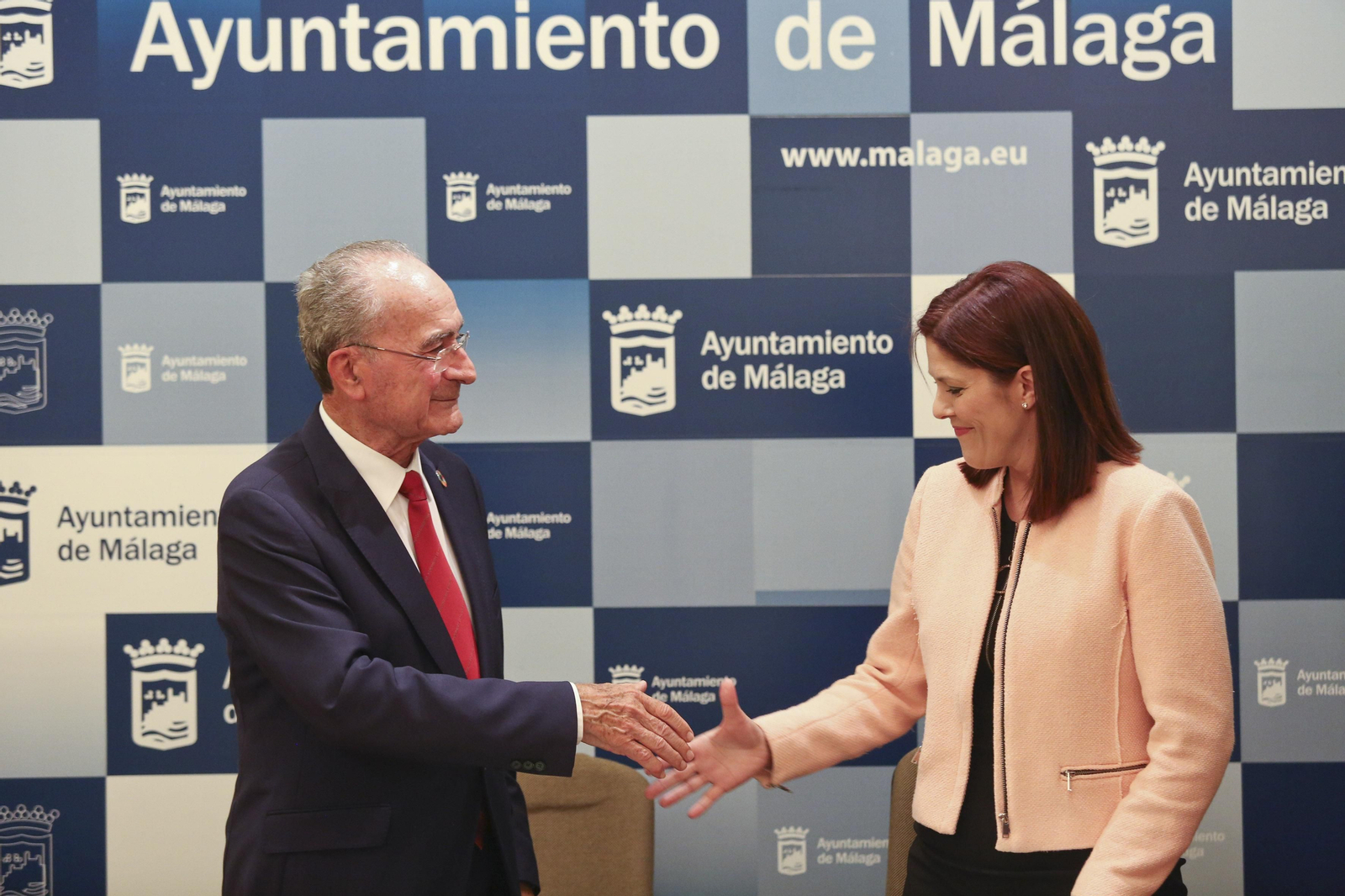 Imagen de archivo de Francisco de la Torre y Noelia Losada tras el pacto de coalición de 2019