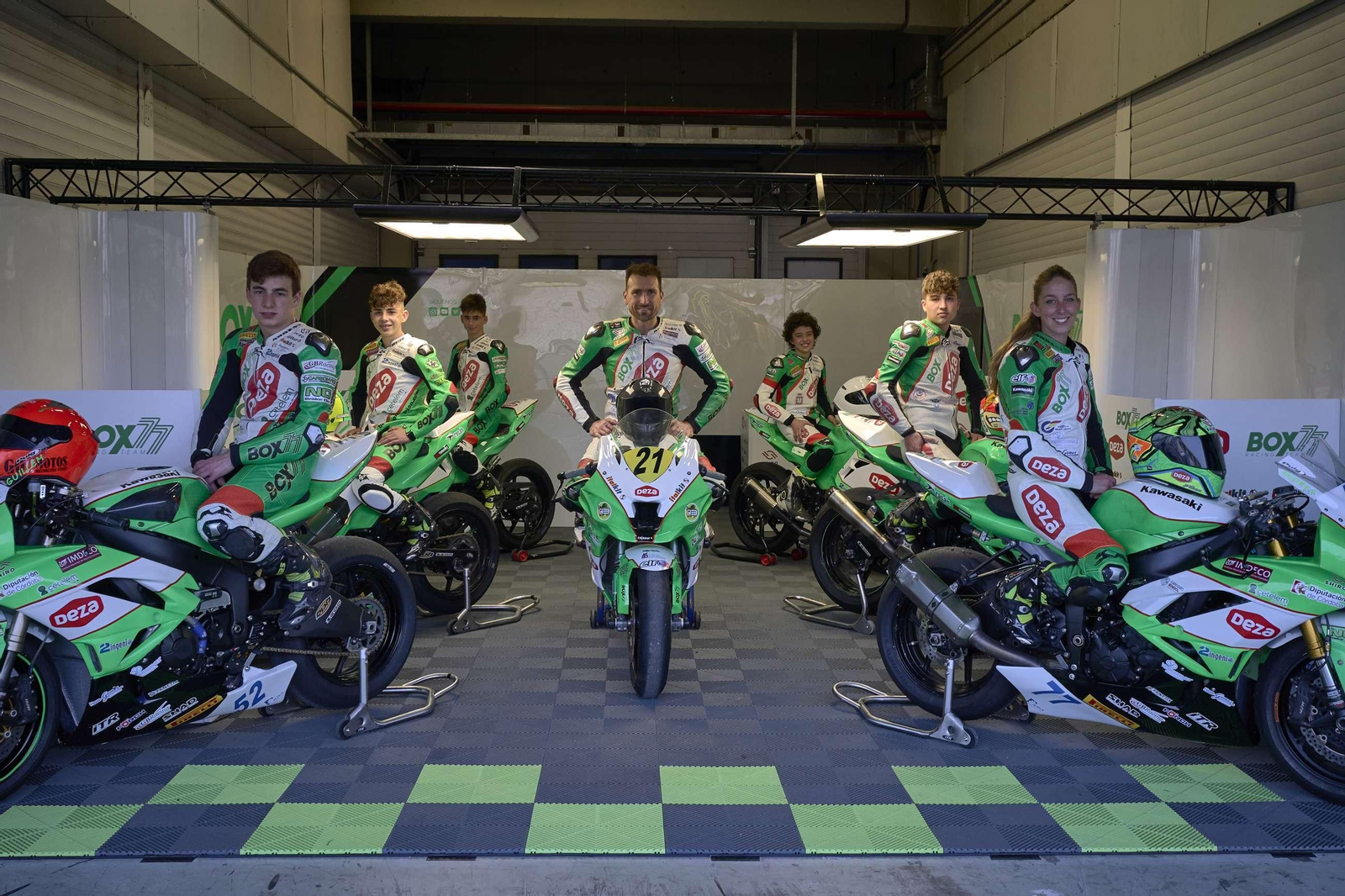 Presentación de los pilotos, sobre sus nuevas motos, en el Circuito de Jerez.