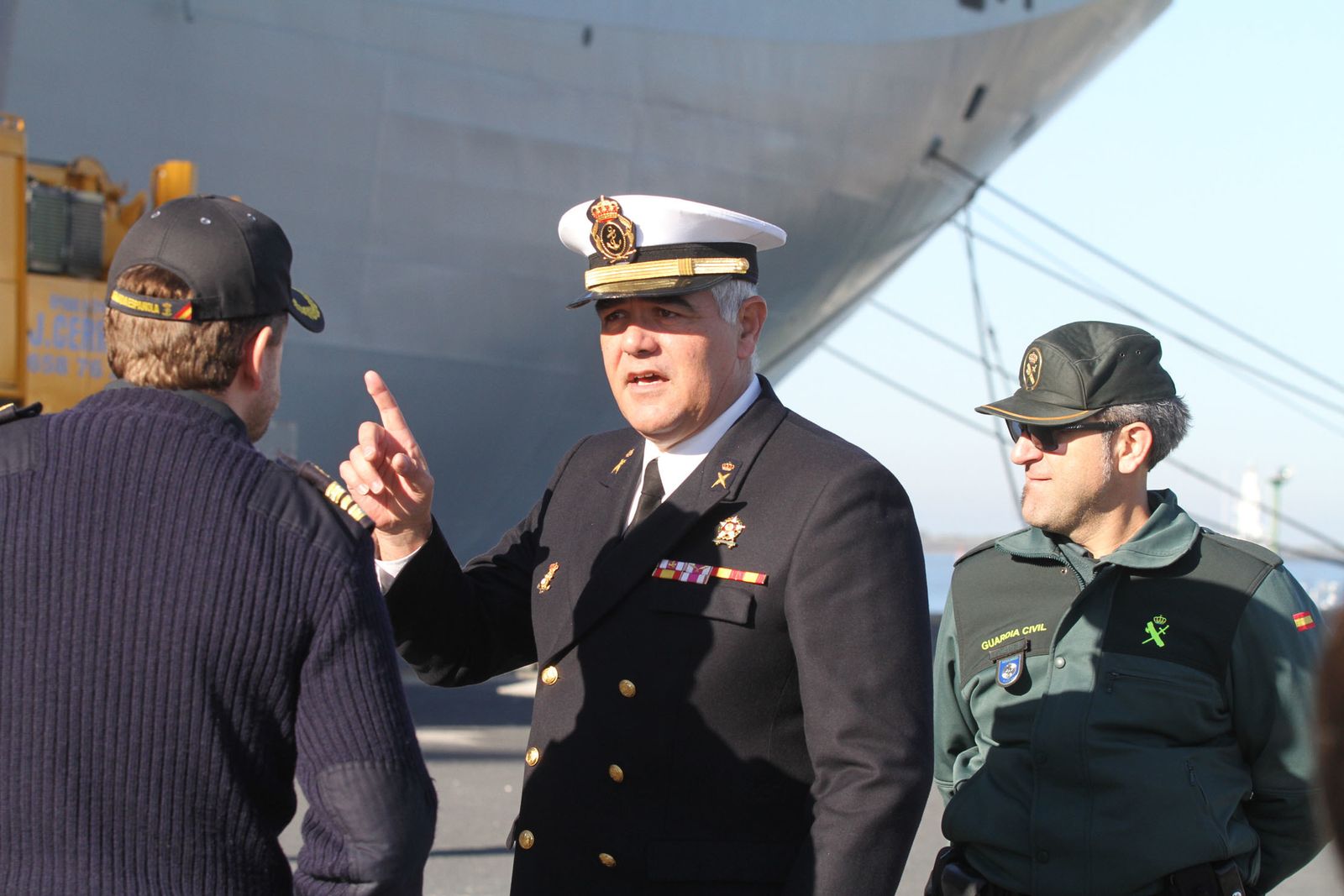 Imágenes de las primeras horas del portaaviones "Juan Carlos I" en el puerto de Huelva, durante su visita este fin de semana