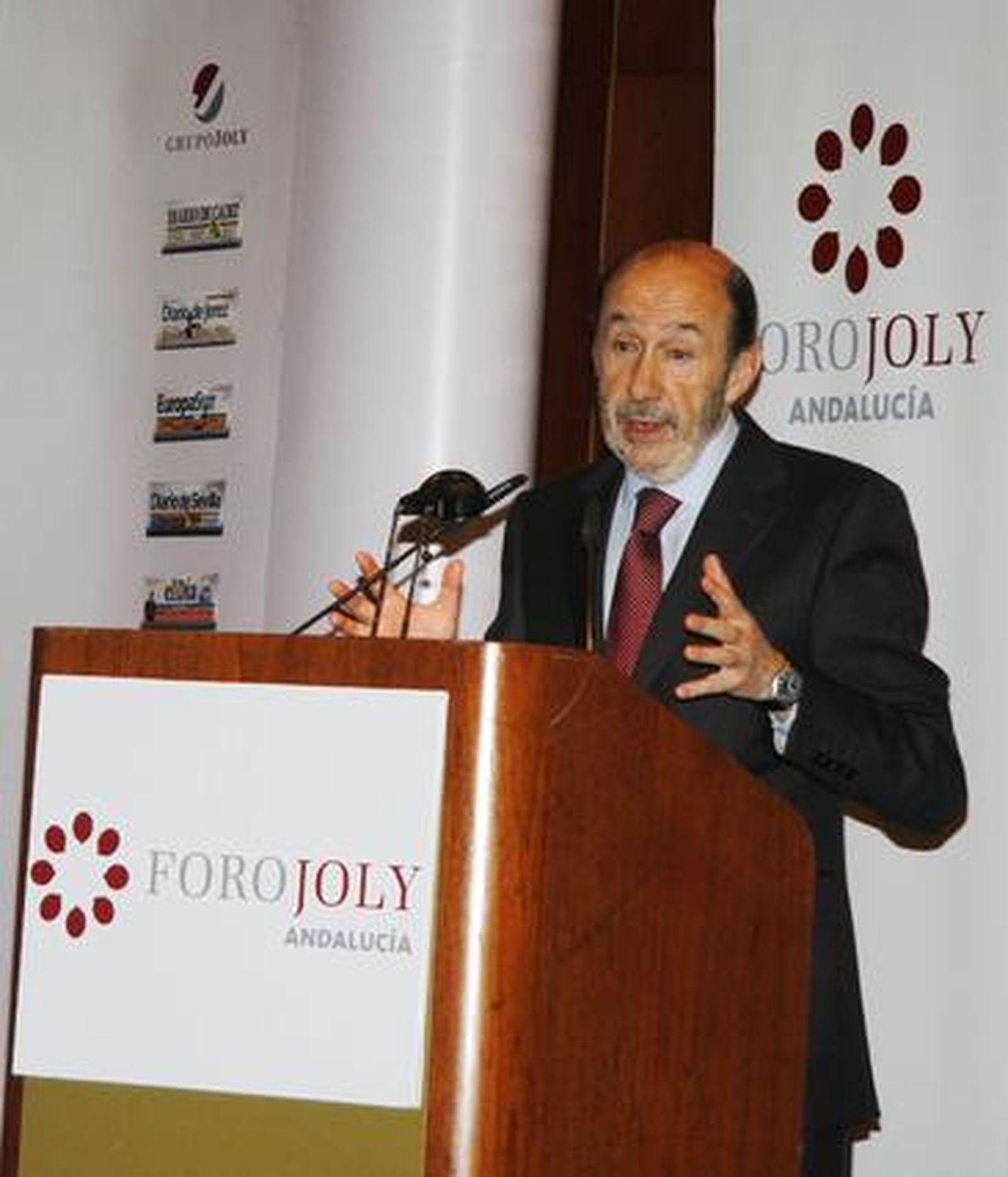 Rubalcaba presentando a José Antonio Griñán.

Foto: V. Hidalgo