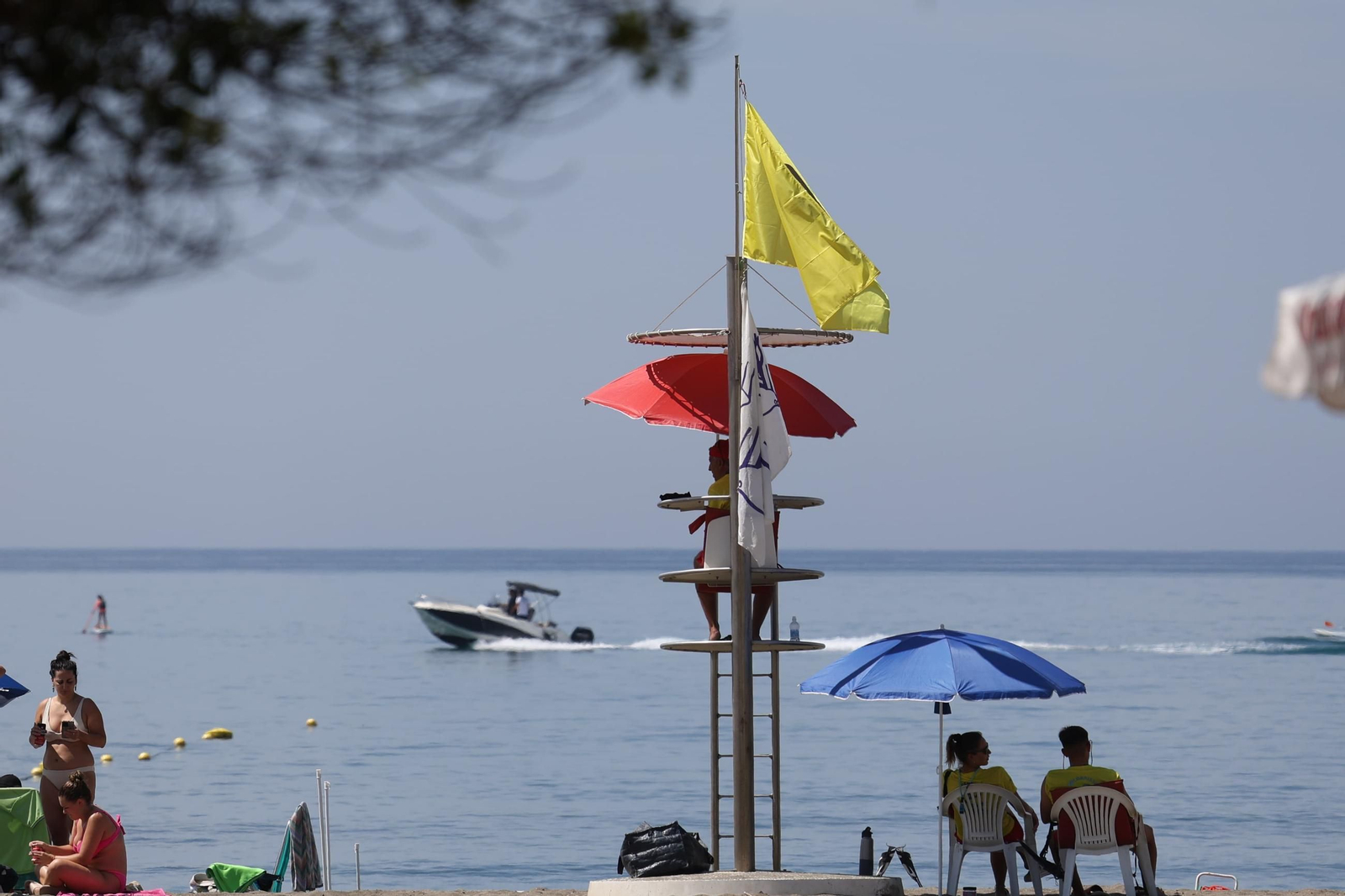Bandera amarilla en una de las playas de Málaga.