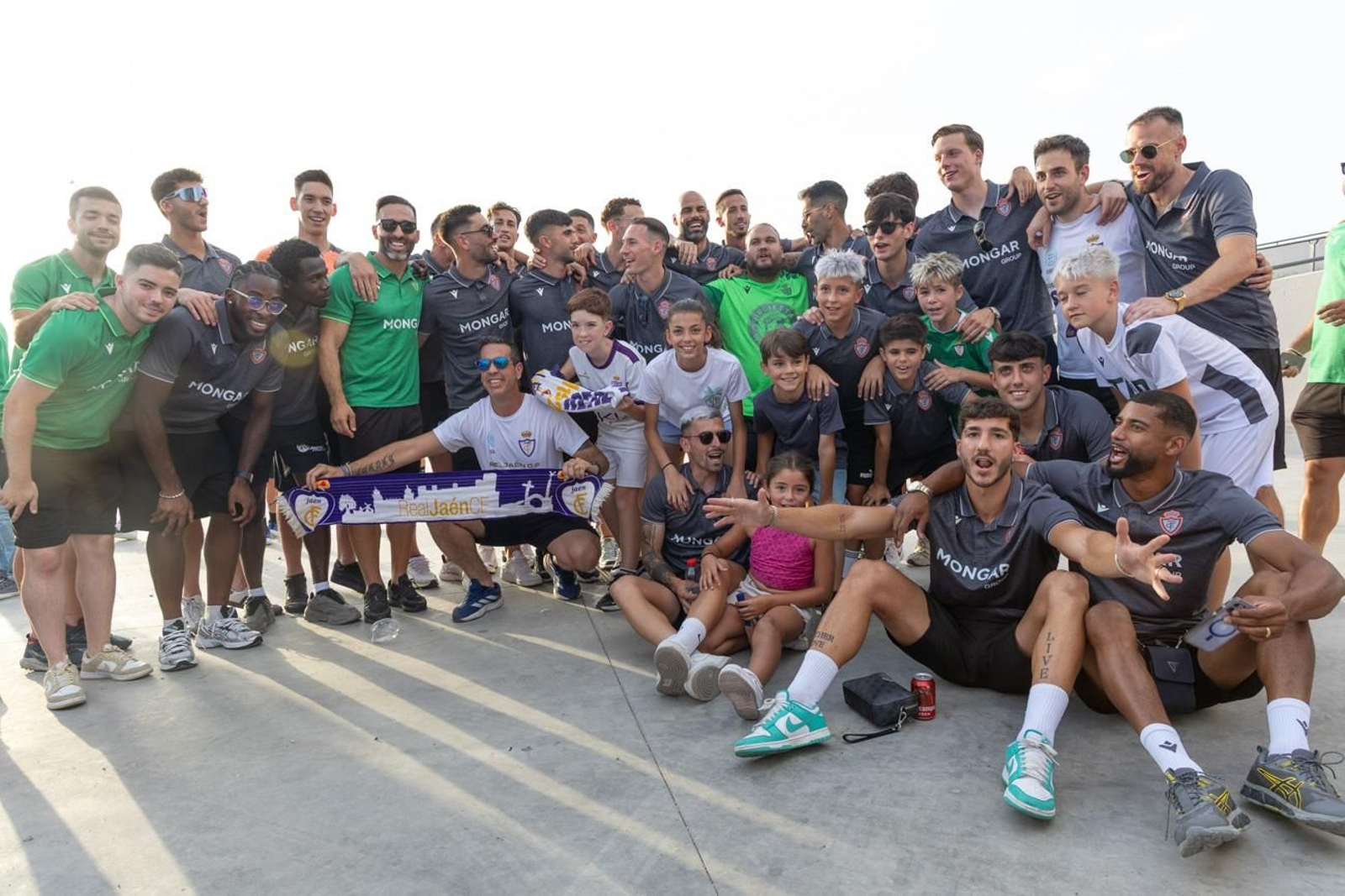 La fiesta por el ascenso del Real Jaén en La Plaza de Santa María y el Ayuntamiento