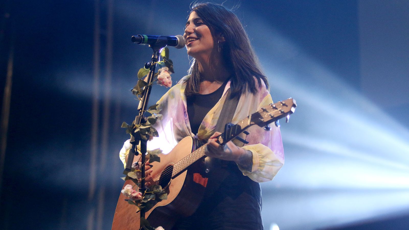 La delicadeza de Bely Basarte se hizo notar en el público almeriense.