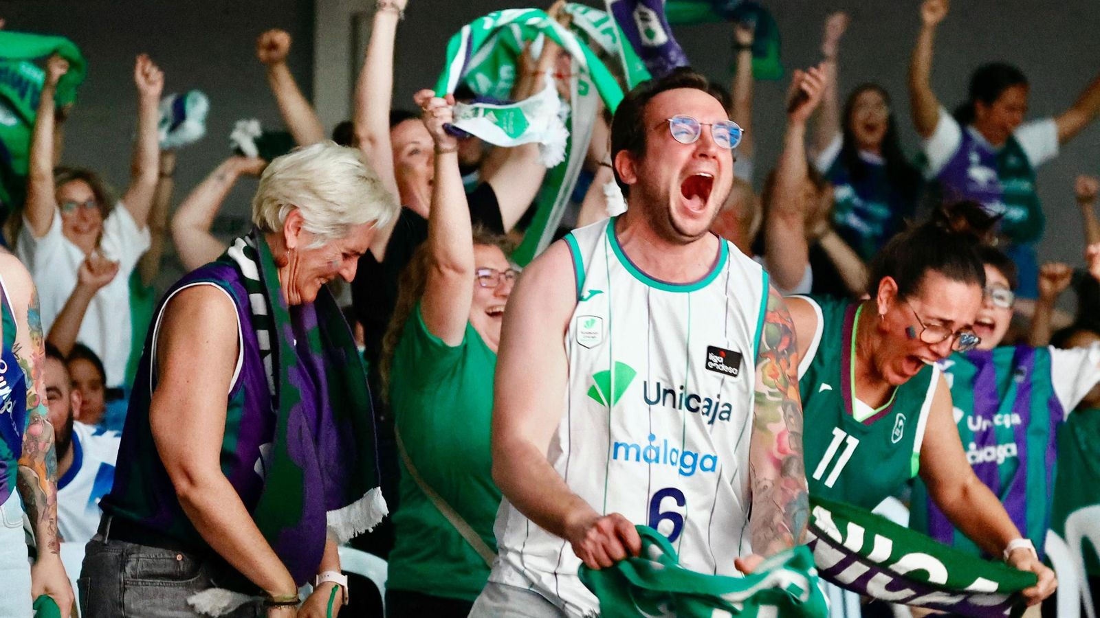 La locura en Los Guindos: ¡Búscate durante la final de BCL del Unicaja!