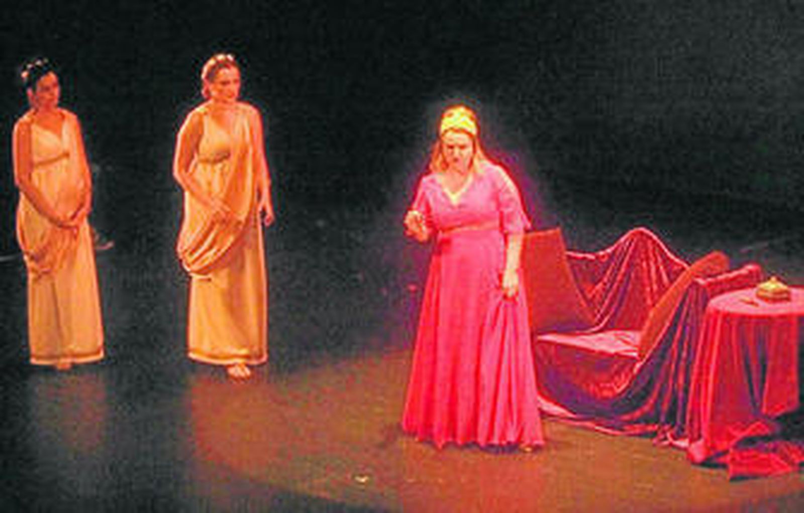 El Auditorio se llenó de publico para disfrutar durante 90 minutos de la ópera 'Dido y Eneas'.