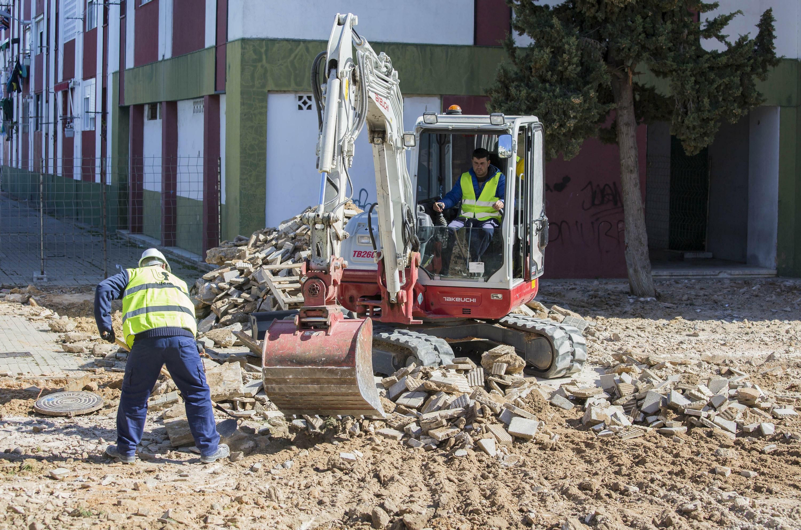 Obras en la plaza del Andévalo en la capital onubense.